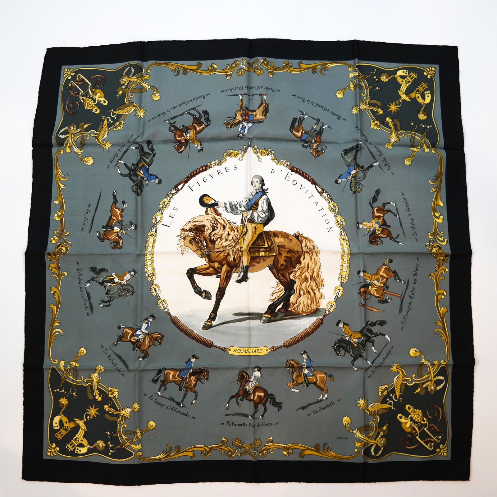 HERMES 100% Silk Scarf (1 of 4)