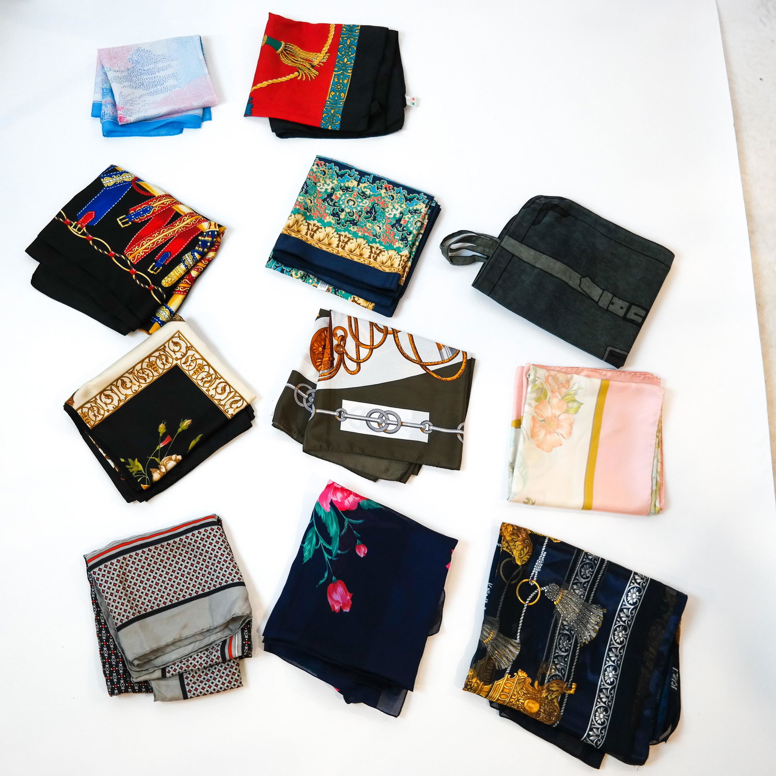 Lot Assorted Good Quality Silk Scarves (1 of 5)