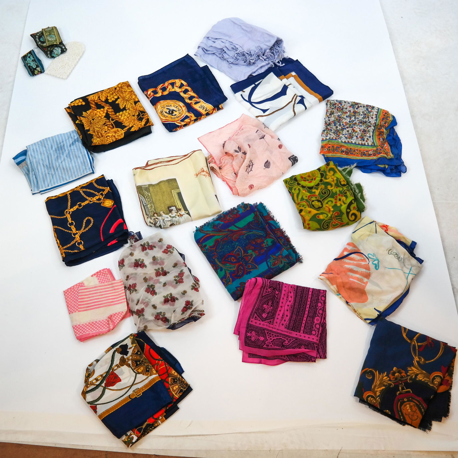 Lot Assorted Good Quality Silk Scarves (1 of 5)