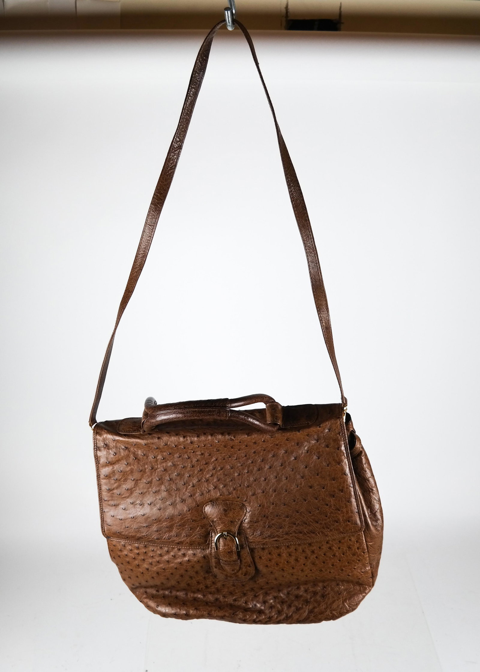 ZAGLIANI, Italy Ostrich Tote/Shoulder Bag: Roomy shoulder / tote bag in brown ostrich leather, by Zagliani, Italy. [15 x 12 x 4 inches]. In gently used condition.