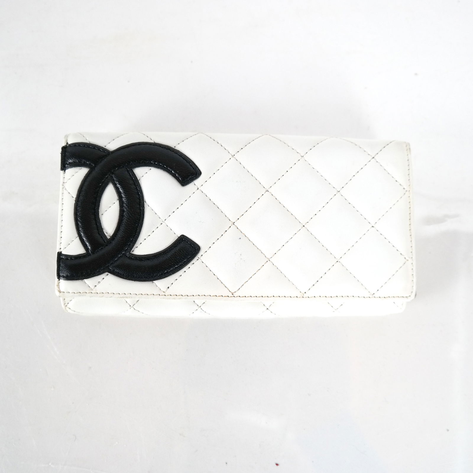 Vintage CHANEL White Lamb's Leather Purse (1 of 6)