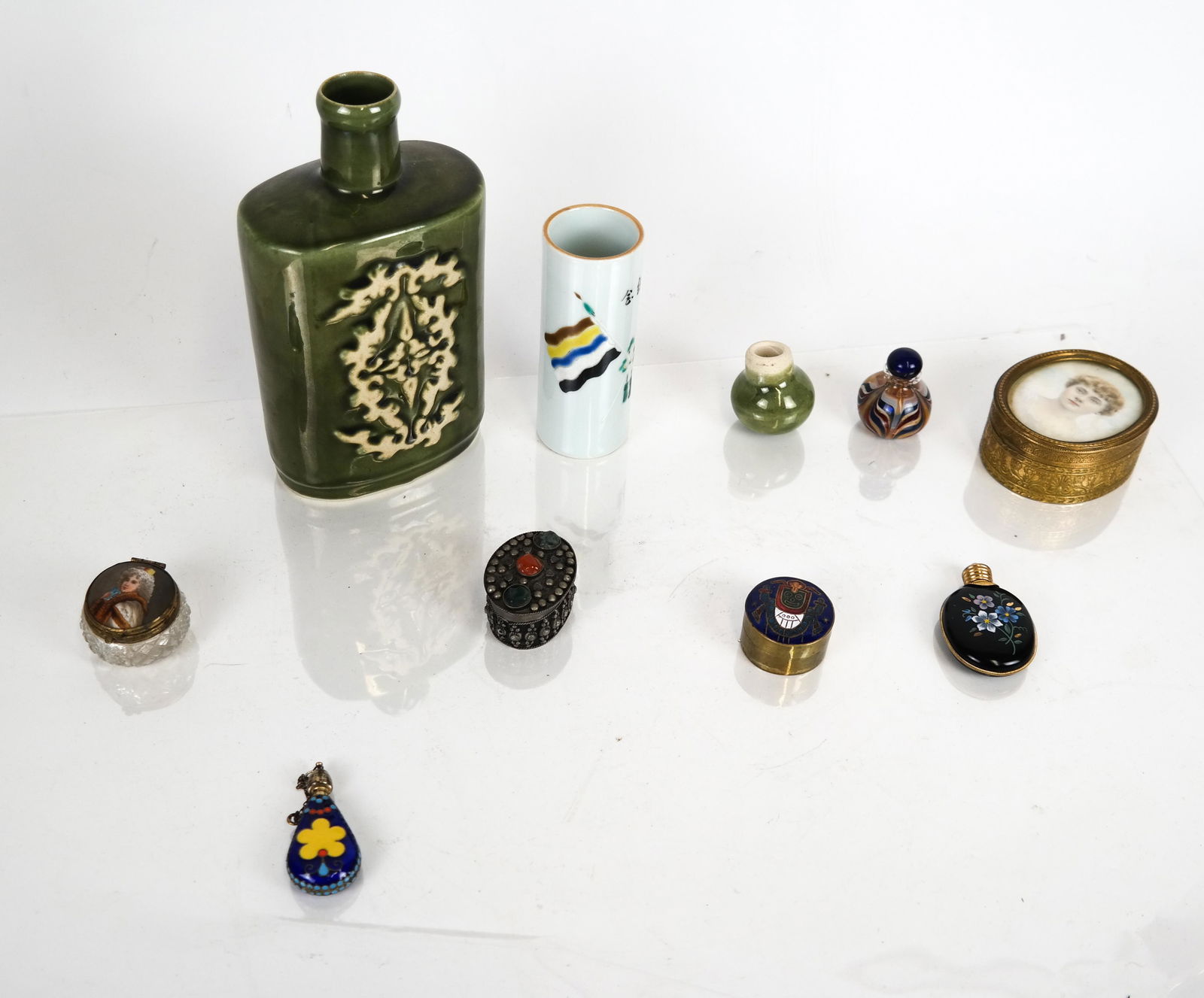 Ceramic Vessels, Trinket/Pill Boxes - 9 Pieces (1 of 6)