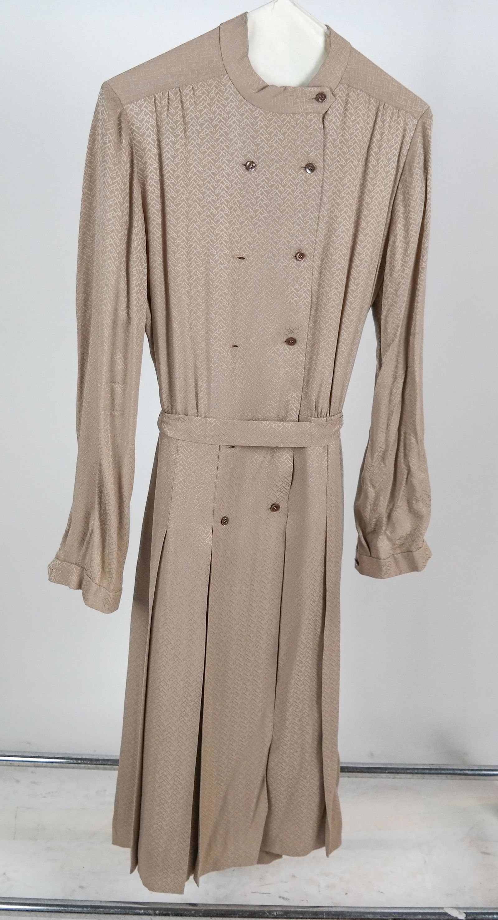 HERMES 100% Silk Dress, Size 40 (1 of 4)