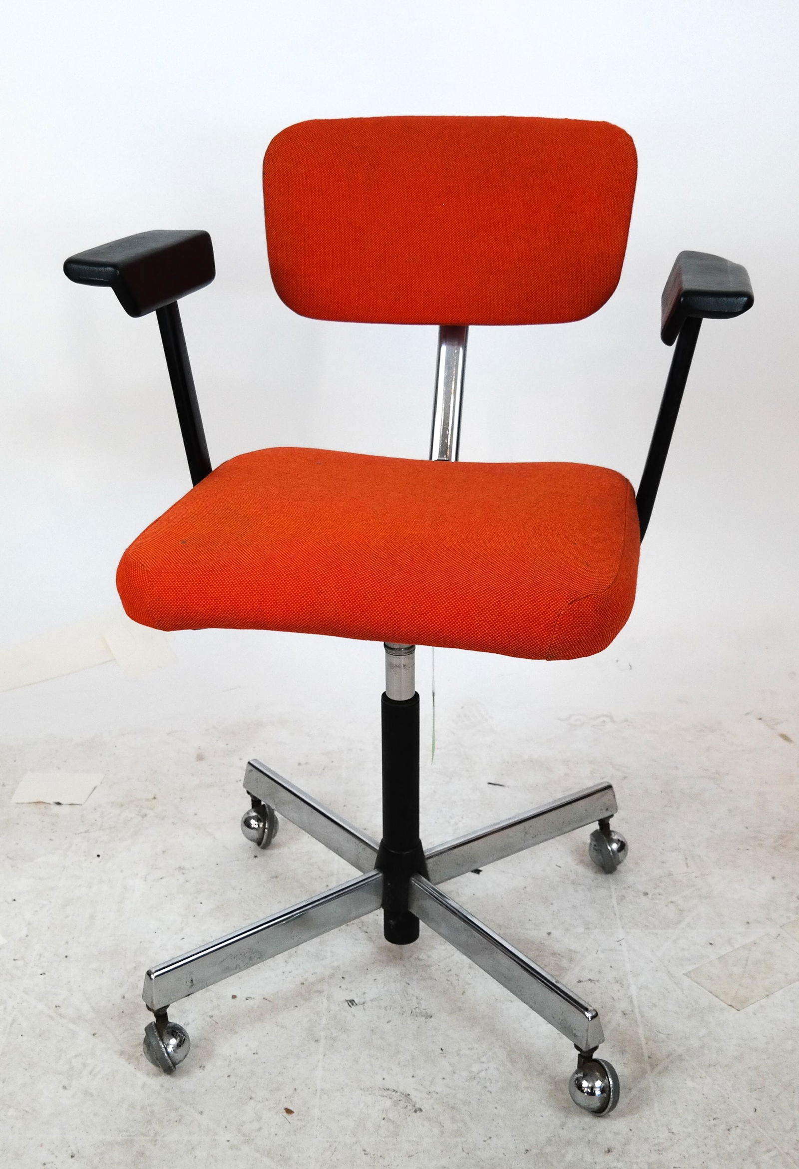Danish Modern-Style Office Swivel Desk Chair (1 of 6)