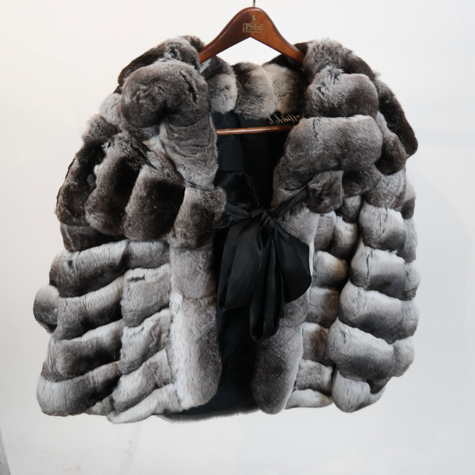 S. Schiffman Dyed Rabbit Capelet & Collar: Dyed rabbit capelet, together with a similarly dyed rabbit finished collar piece. Both in good condition.