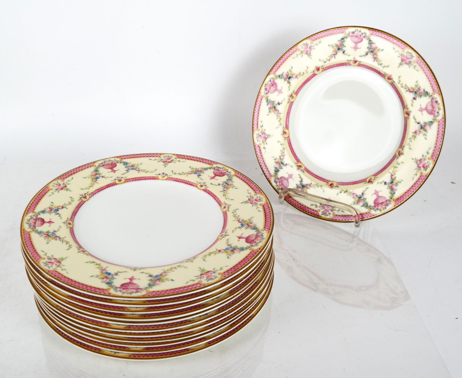 12 Royal Worcester Dinner Plates (1 of 3)