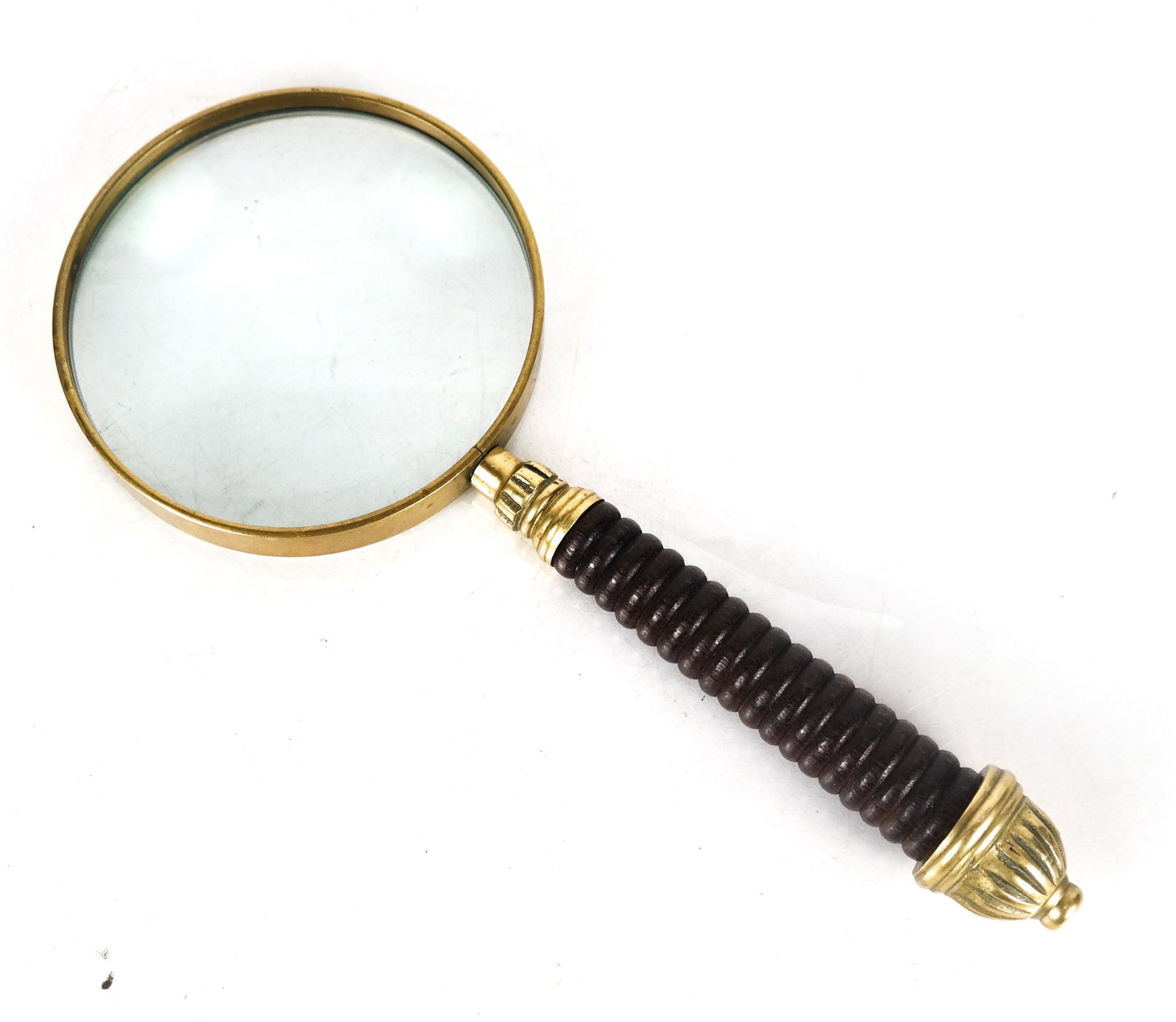 Twist Magnifying Glass: Twist magnifying glass.