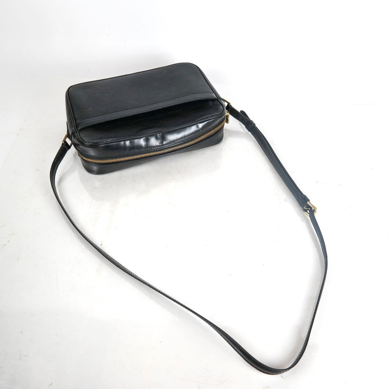 LOUIS VUITTON Style Black Epi Leather Shoulder Bag (1 of 7)