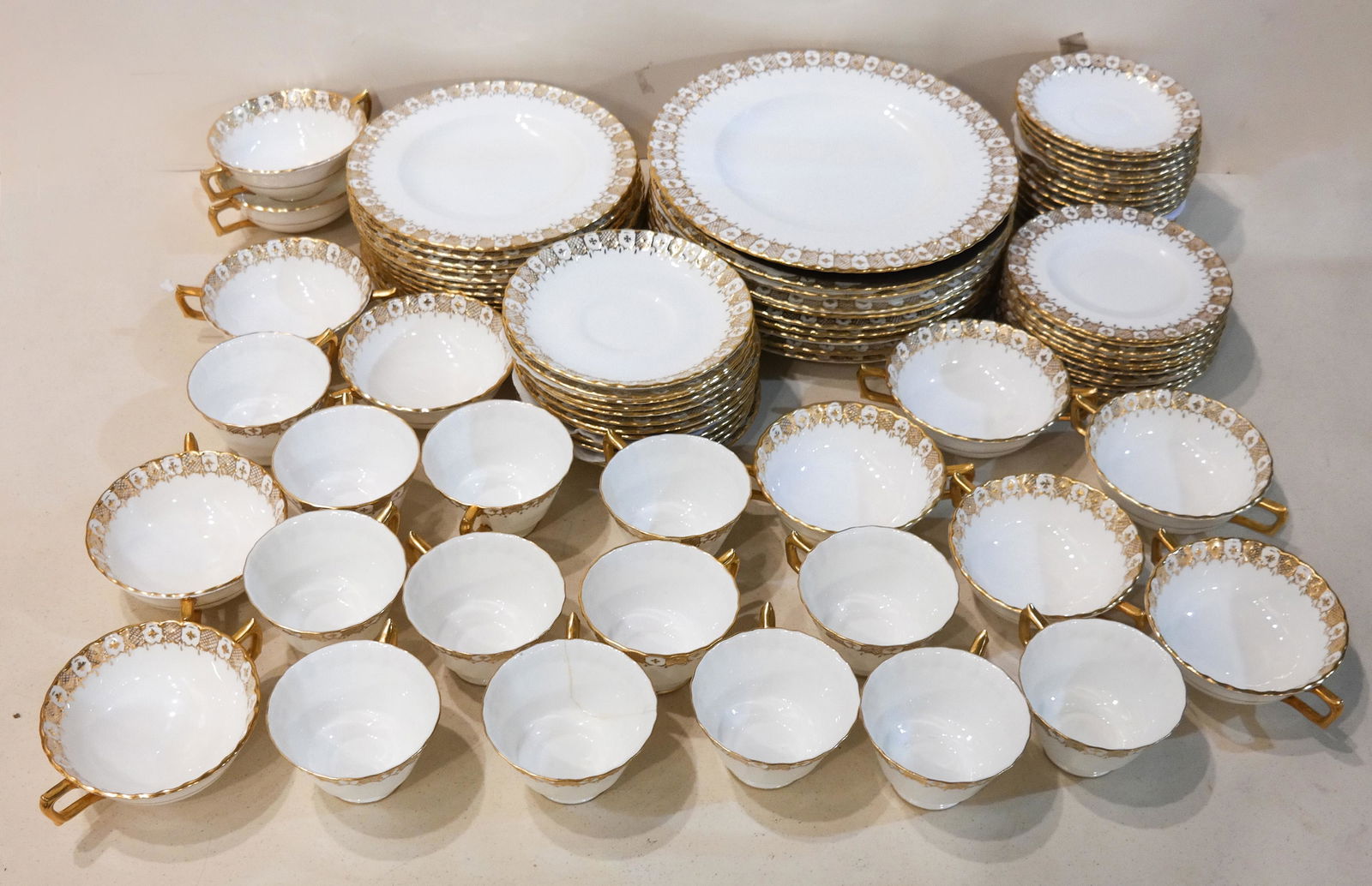 85 Pcs. Royal Crown Derby Porcelain Dinnerware (1 of 8)