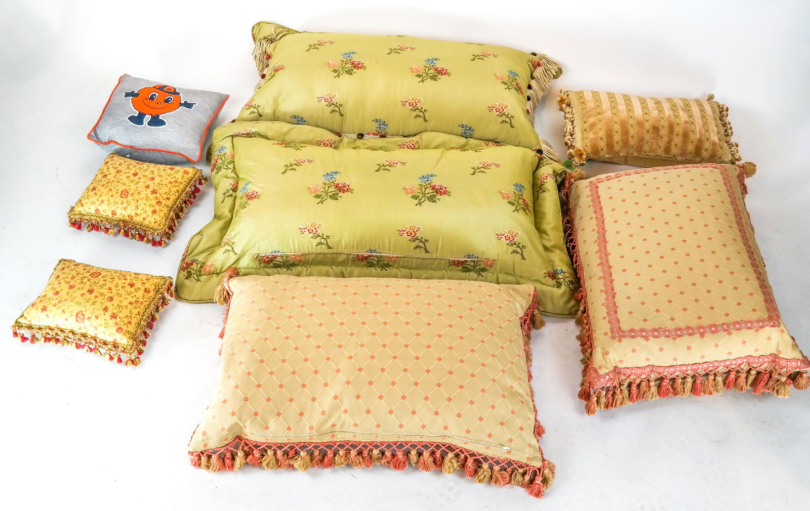 Lot of Seven Silk Throw Pillows (1 of 6)
