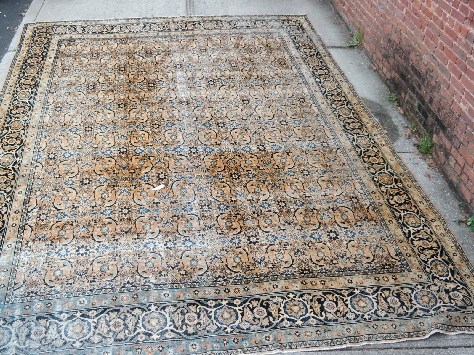 Heriz-Style Rug/Carpet (1 of 15)