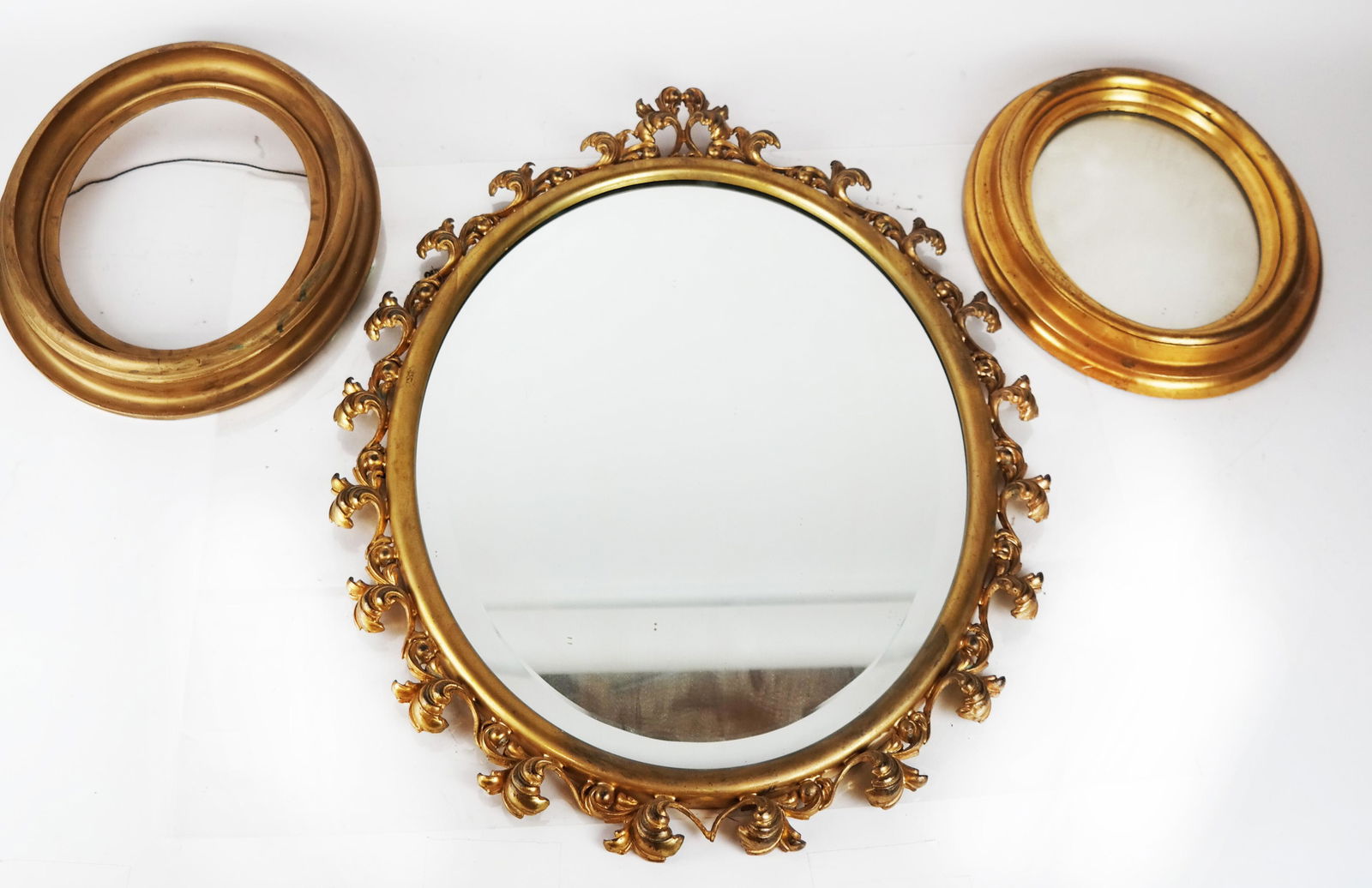 Group of Oval Frames and Mirrors (1 of 10)