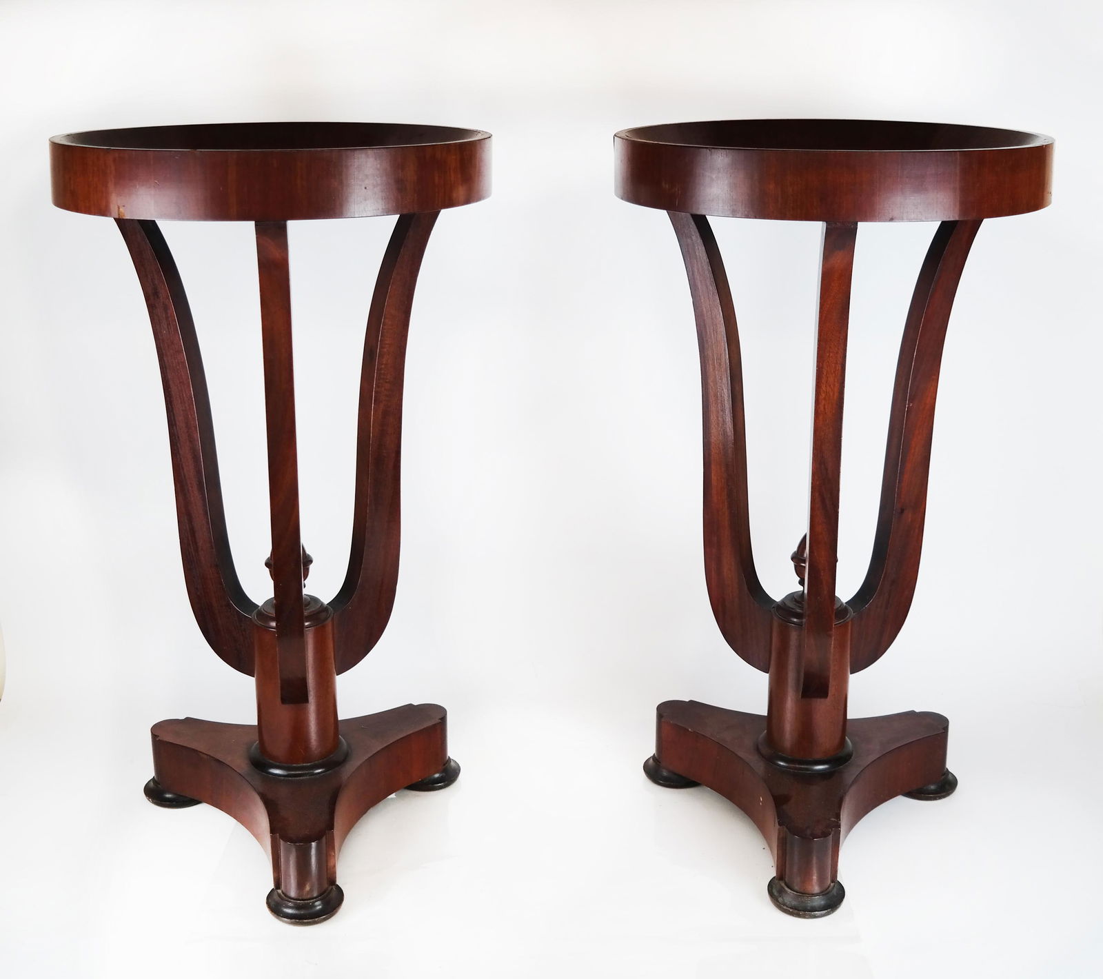Pair English Antique Gueridons: Pair of deep dish-style mahogany tables, on bun feet. [27 3/4" H x 15 1/2" Diam.].