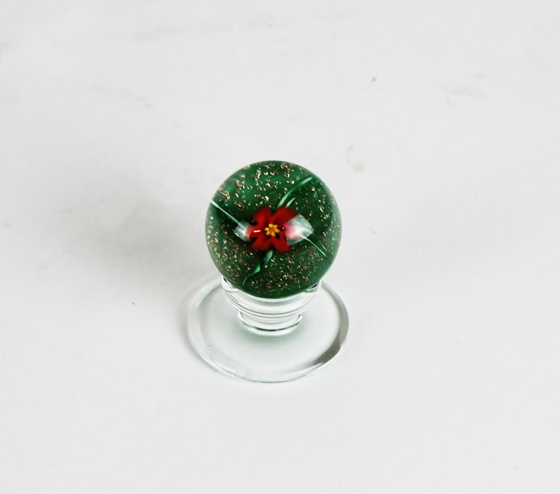 Charles KAZIUN, Jr: Pedestal Paperweight (1 of 5)