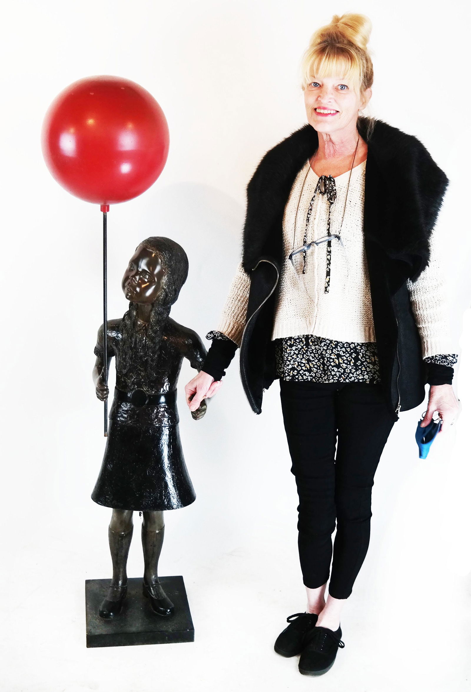 Prince Monyo Balloon & Child - Sculpture (1 of 7)