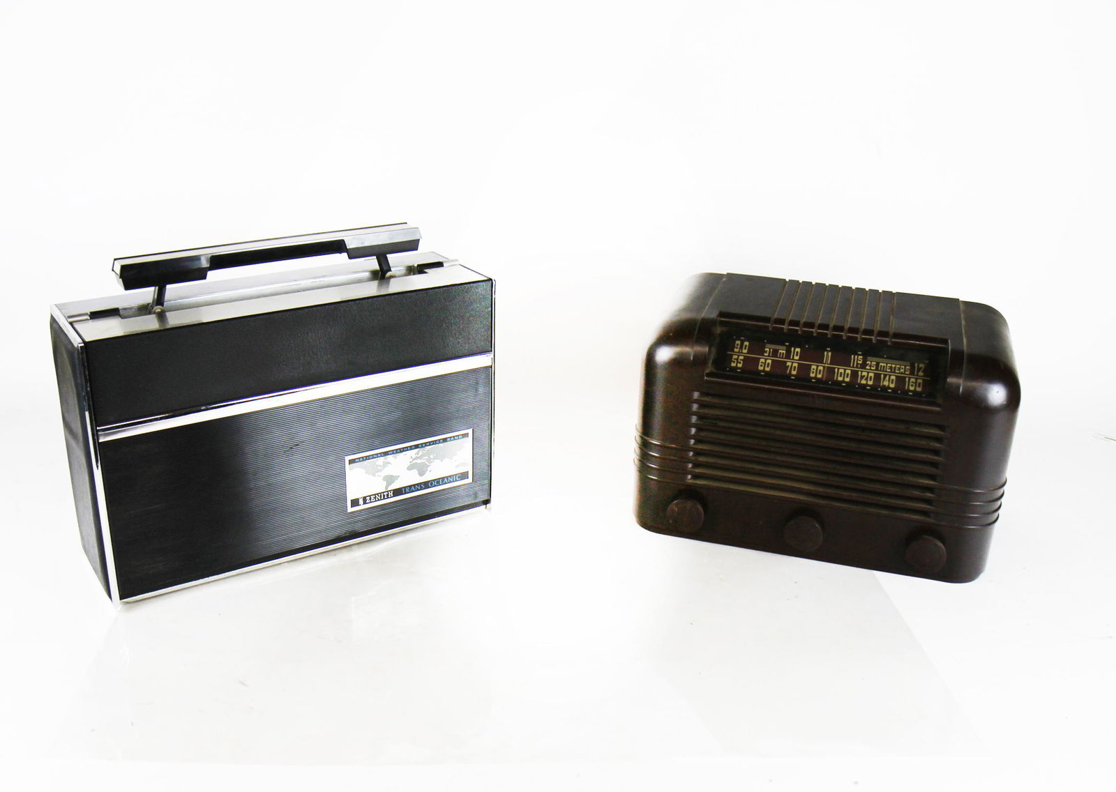 Two Vintage Radio Sets: Zenith & RCA Victor (1 of 9)