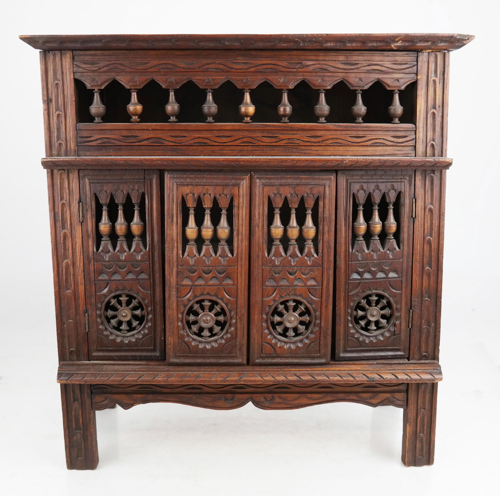 Salesman's Sample Brittany Cabinet (1 of 10)