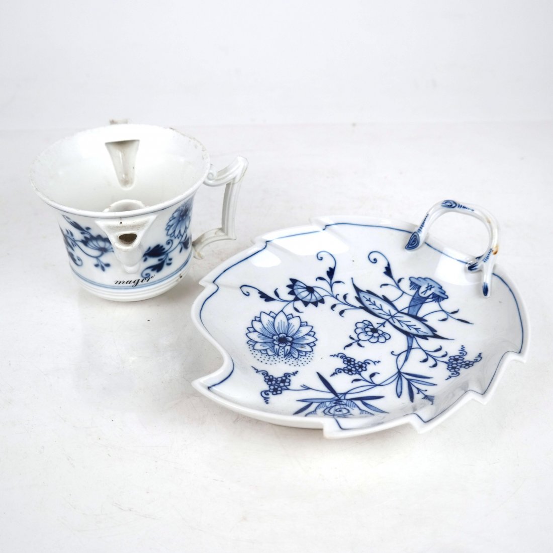 Two Meissen Porcelain Dessert Items (1 of 7)