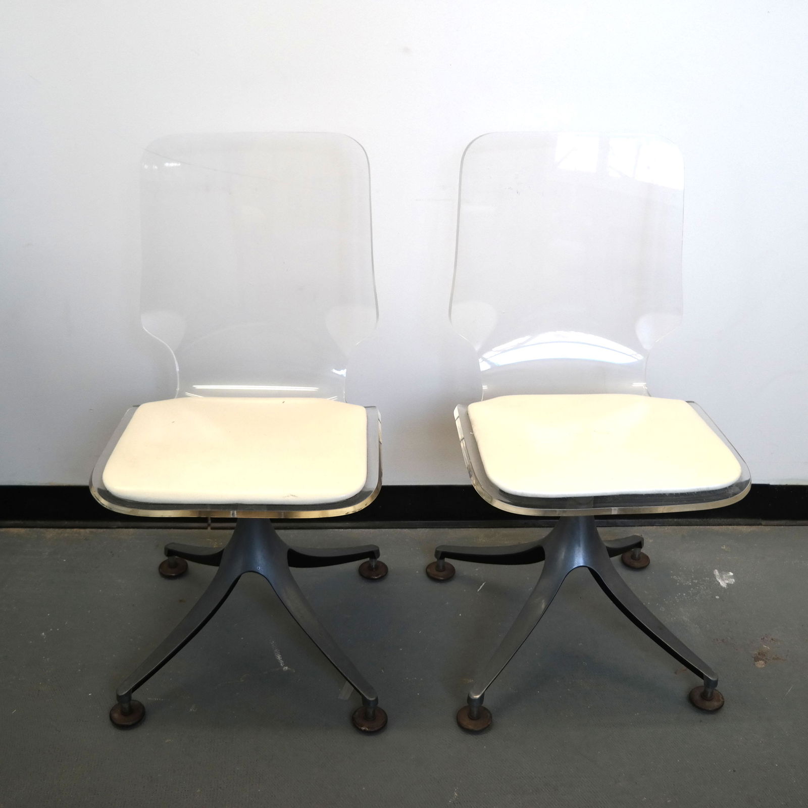 Pair of Mid-Century Modern Lucite Side Chairs (1 of 6)