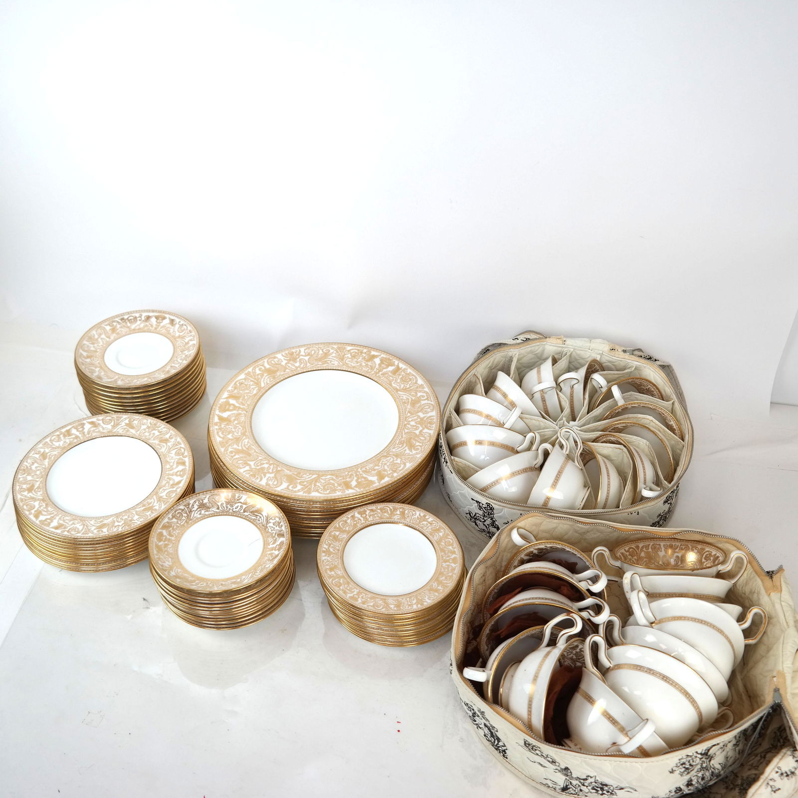 83-Piece Wedgwood "Florentine" Dinner Set (1 of 11)