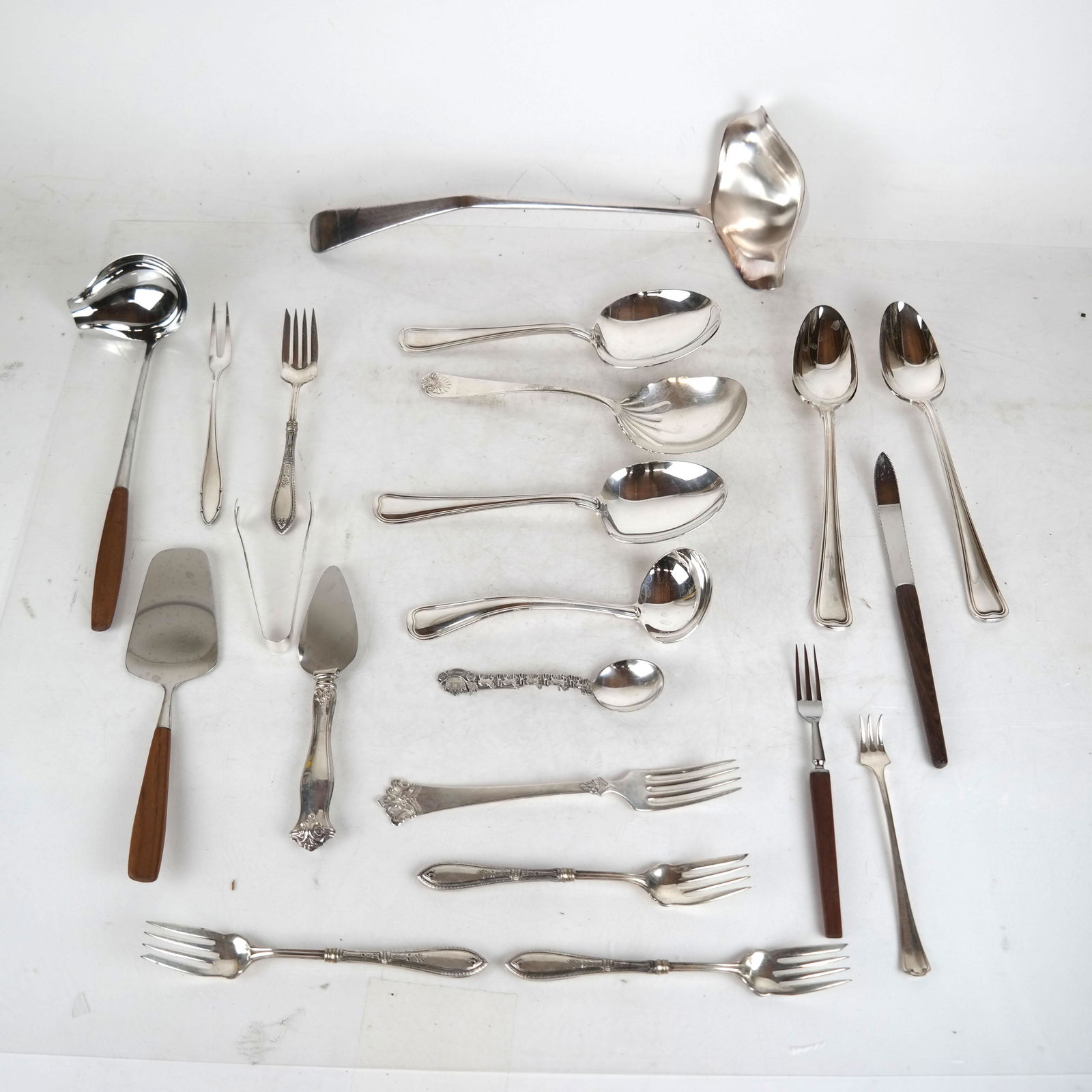 Assorted Silver Plate Serving Pieces (1 of 6)