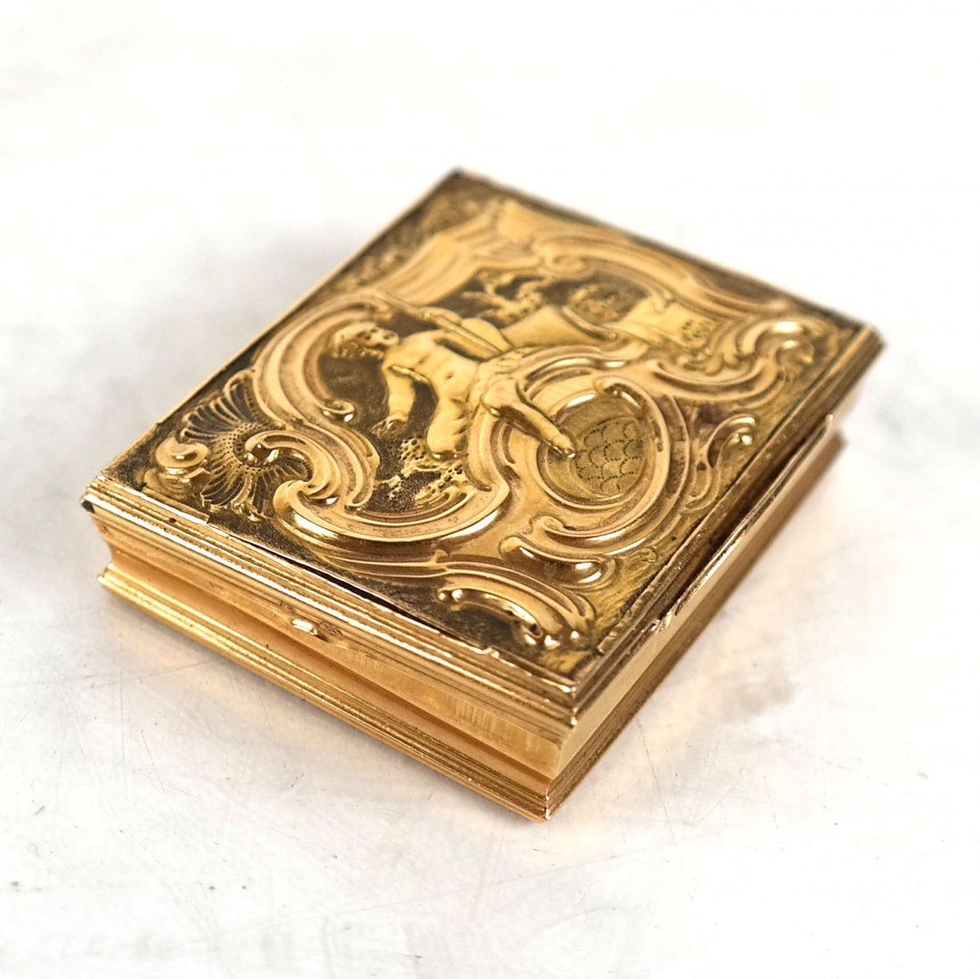 Small Vintage Gold Vanity Pill Box (1 of 7)
