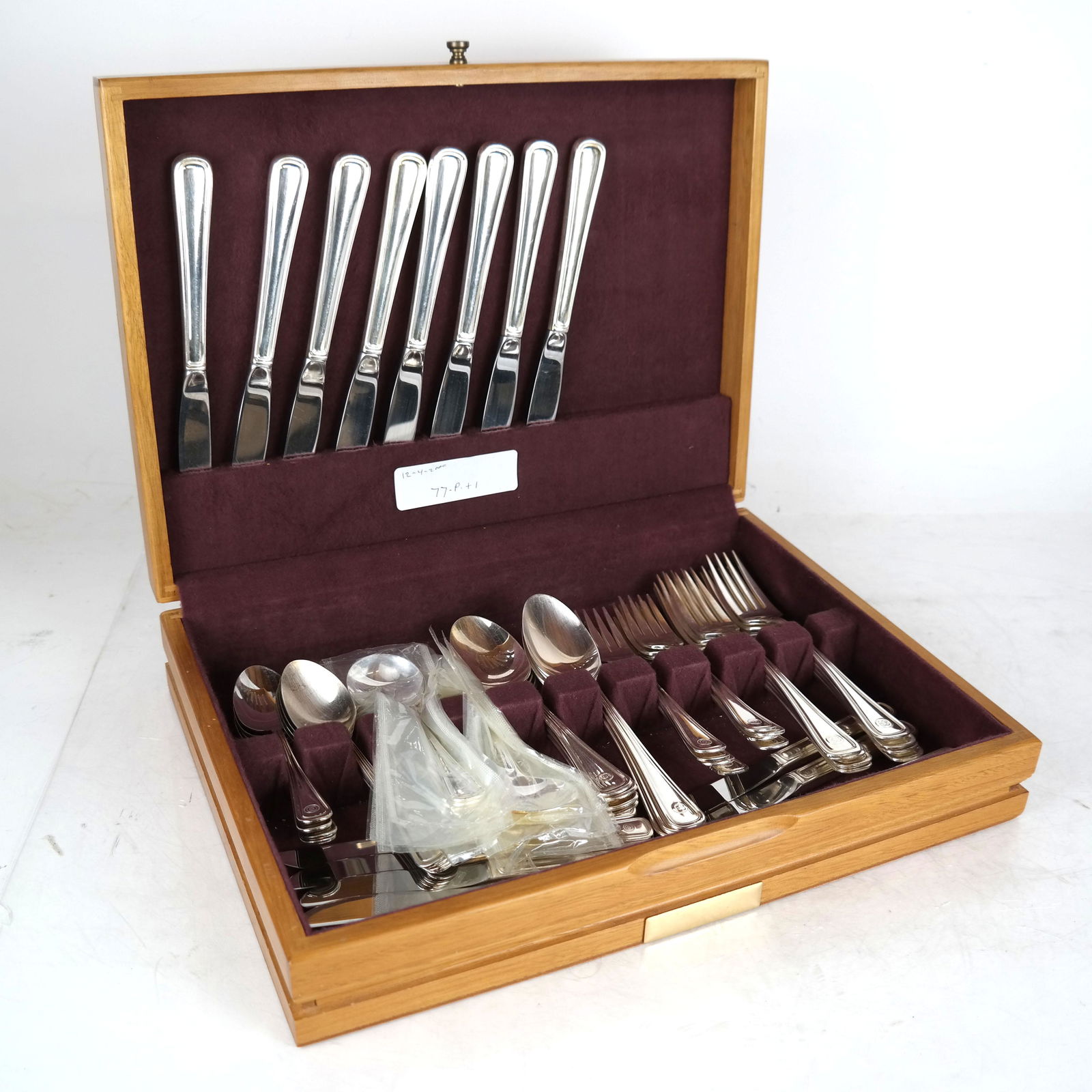 56-Pc. Rogers/Oneida Flatware Set (1 of 8)