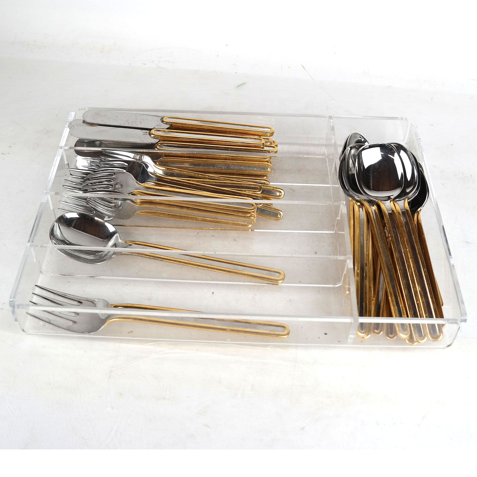 Vignelli, Italy "Ciga" Modern Partial Flatware Set (1 of 6)