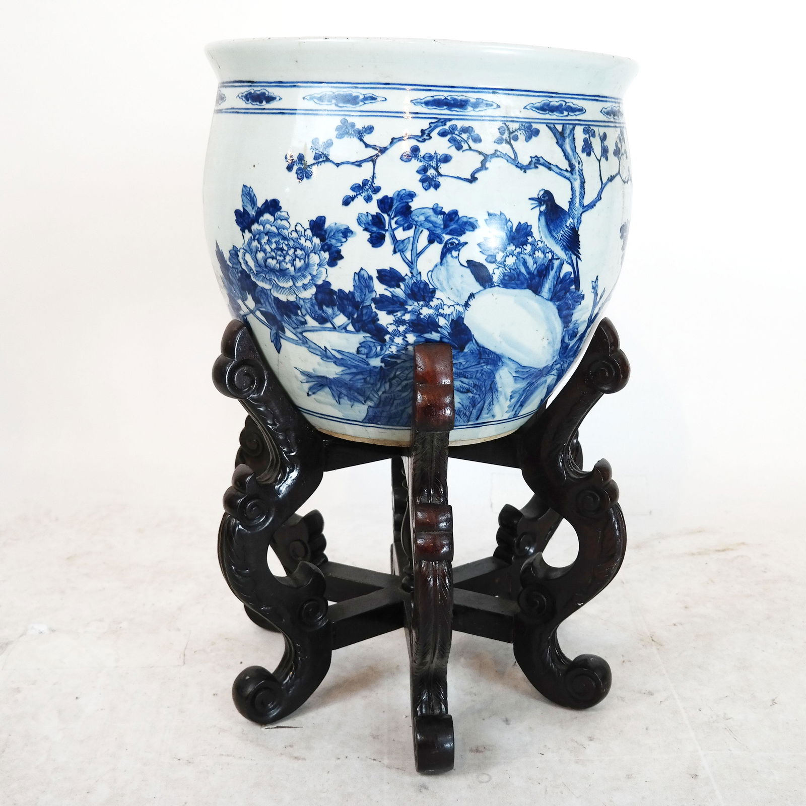 Large Chinese Blue and White Planter on Stand (1 of 10)
