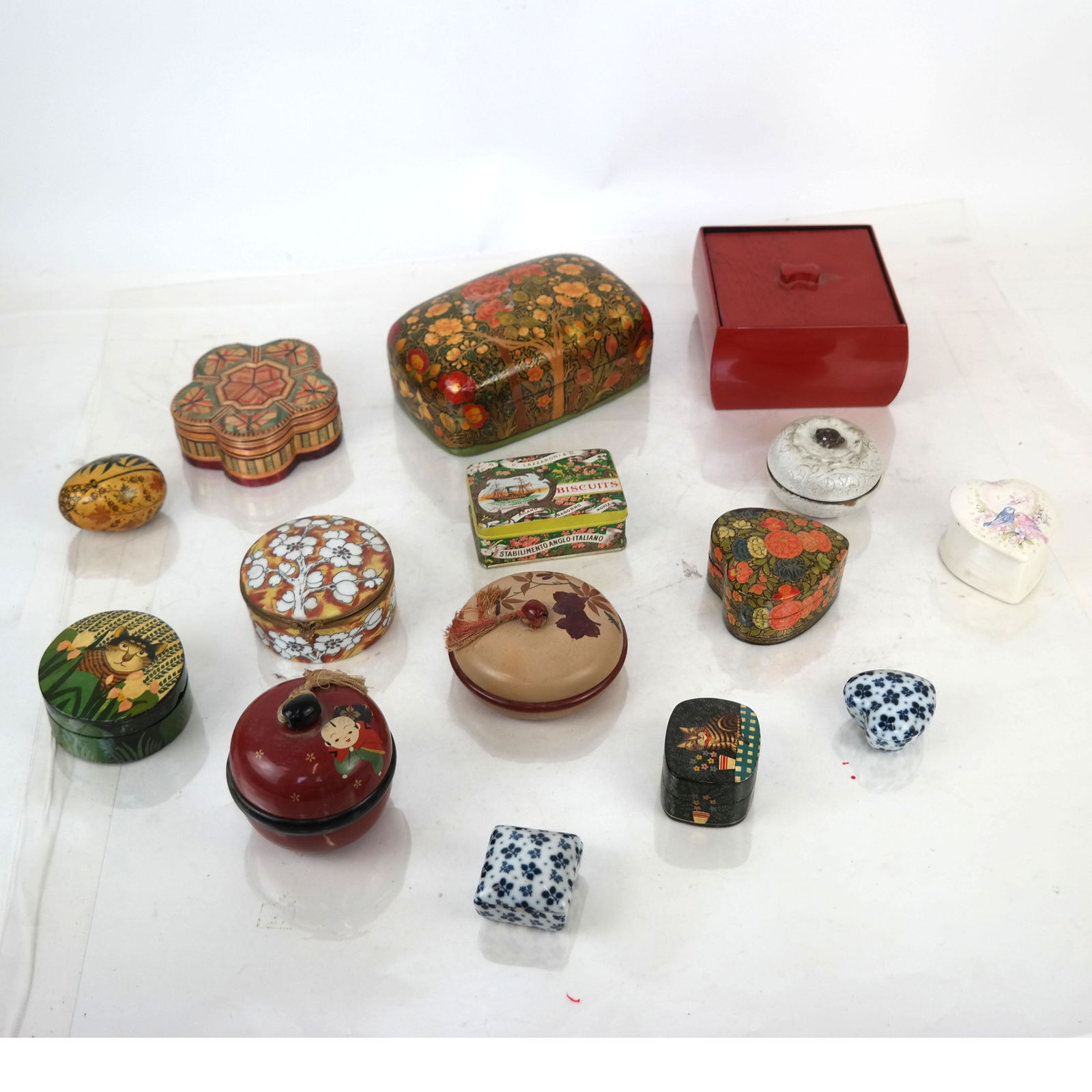 Assorted Vanity and Tchotchke Boxes (1 of 9)