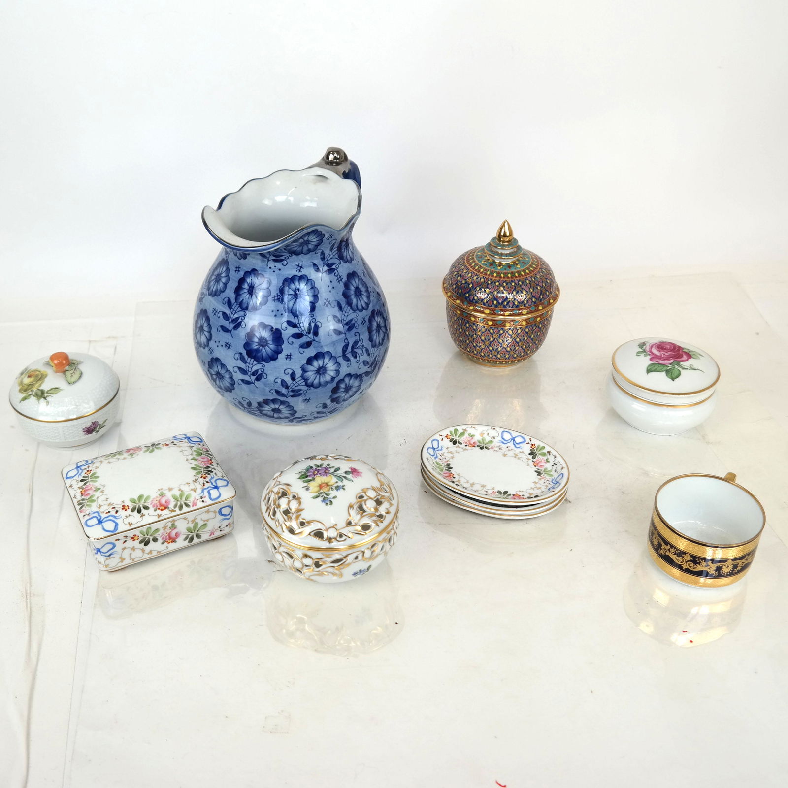 Assorted Porcelain Articles (1 of 16)