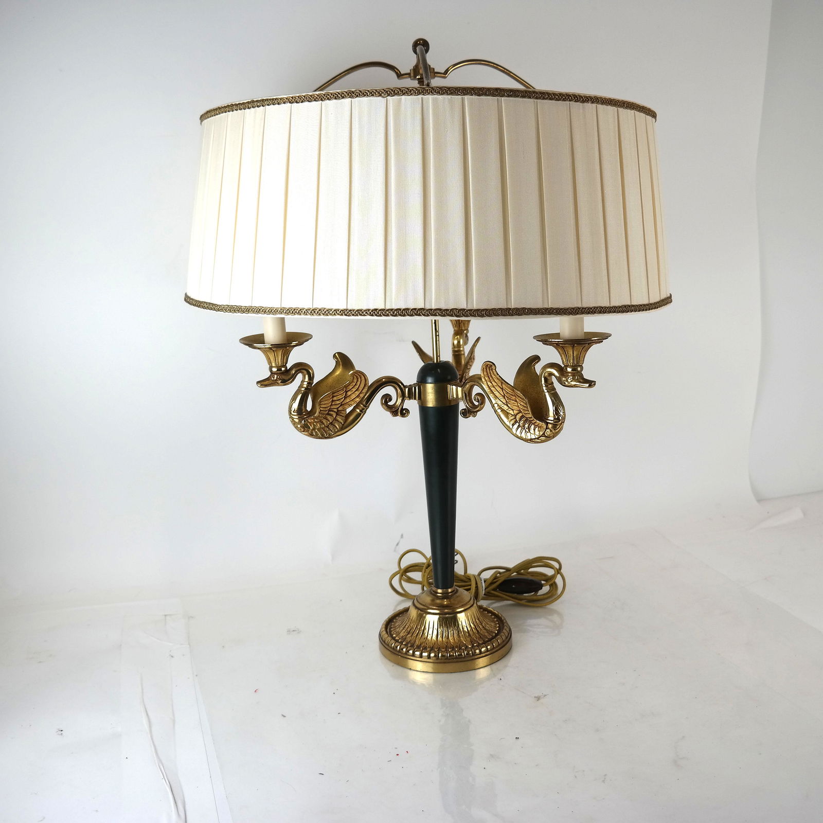 French-Style Swan Lamp (1 of 9)