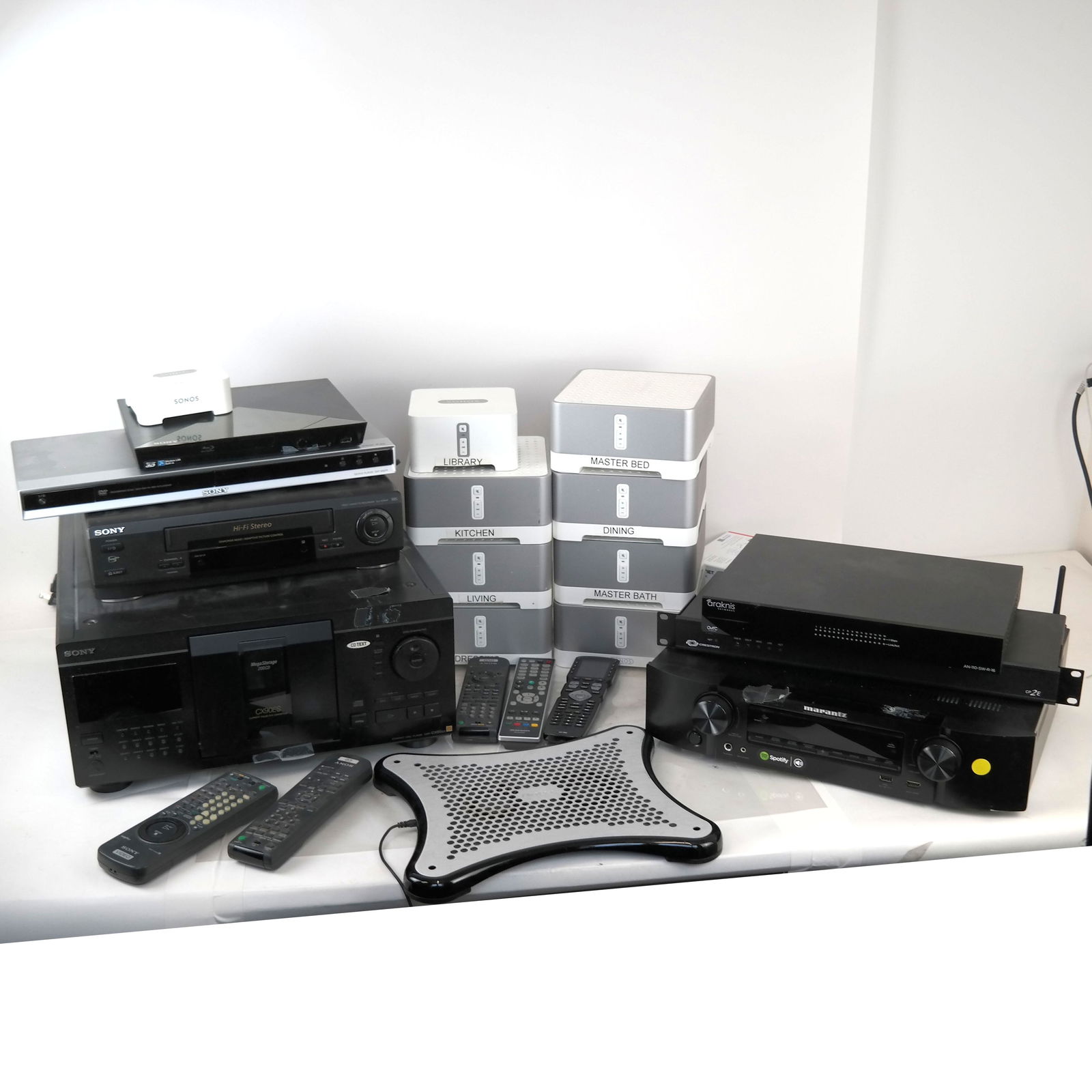 Sony and SONOS Stereo and Speaker System (1 of 9)