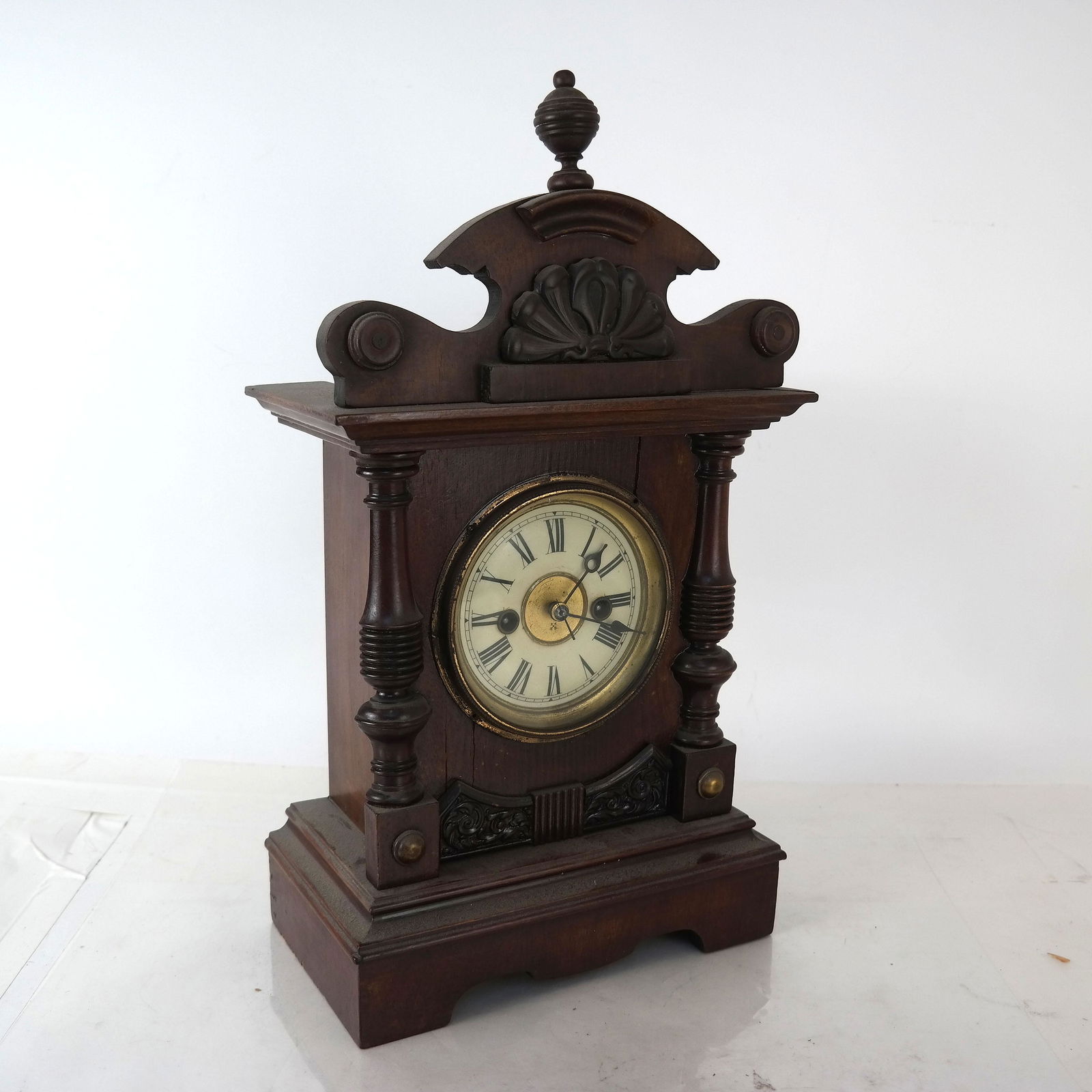 Victorian-Style Mantel Clock (1 of 8)