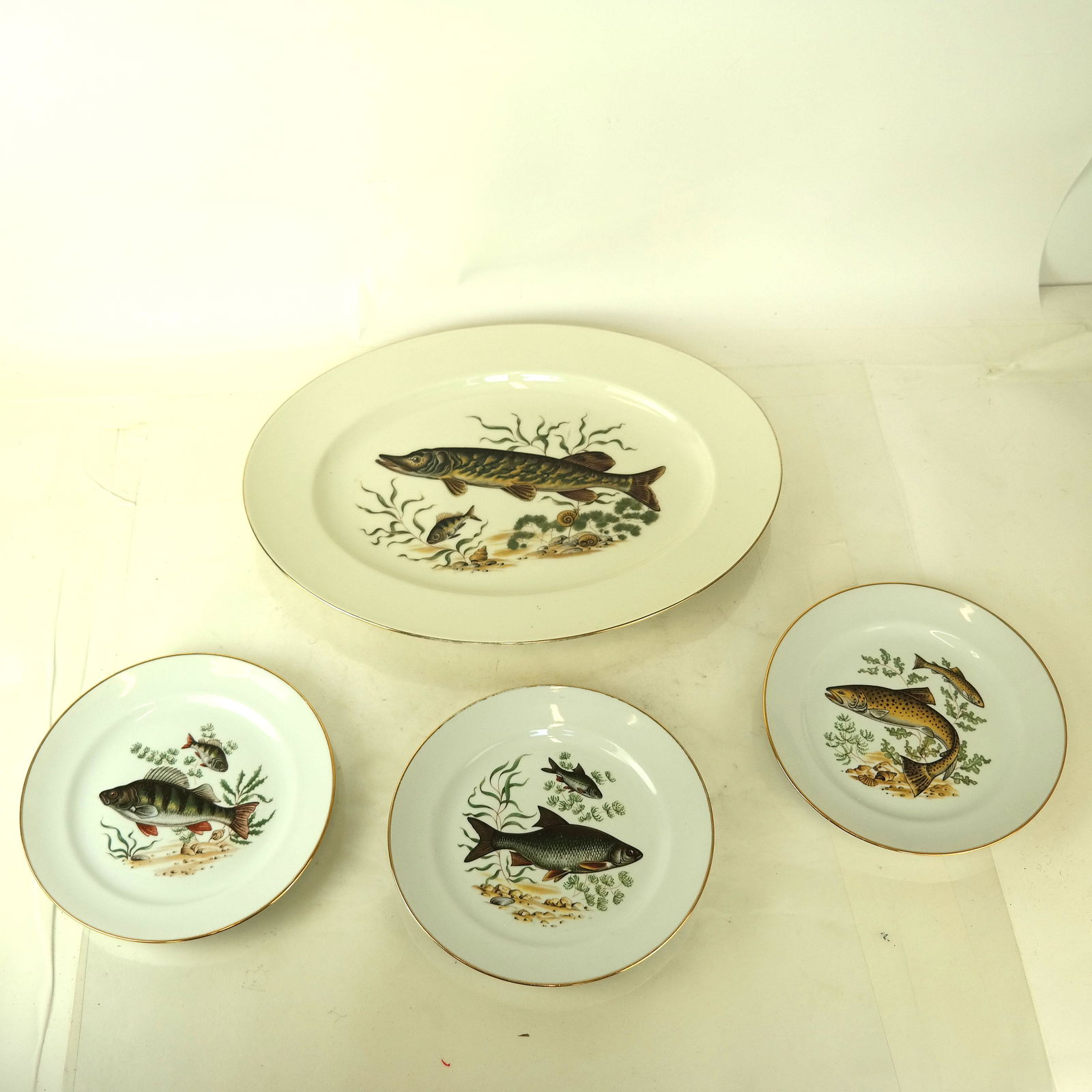 Four-Piece Assembled Fish Set (1 of 9)