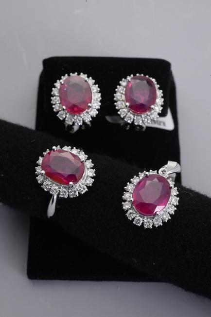 Set of Diamonds and Rubies Earrings, Ring and Pendant (1 of 5)