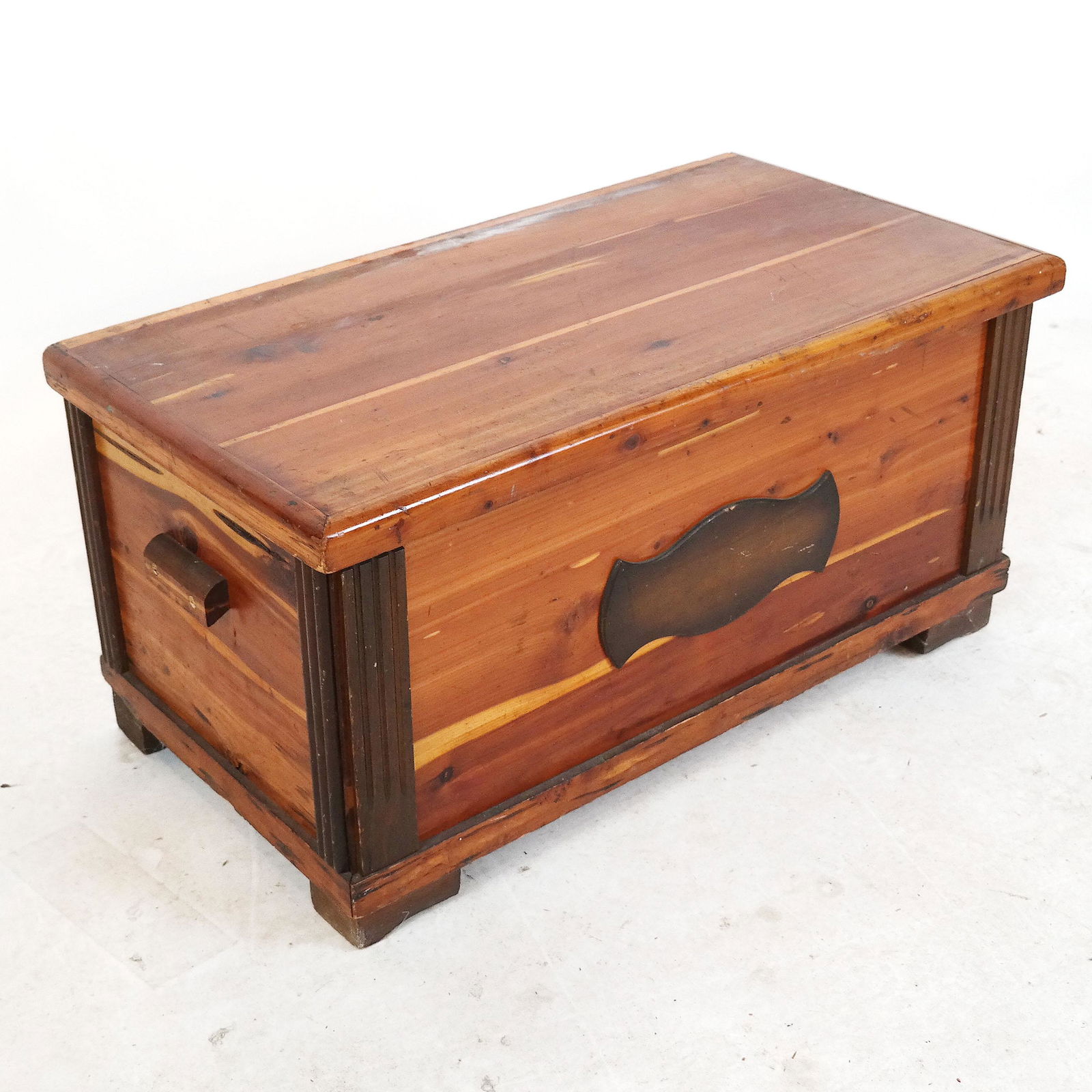 American Cedar Blanket Chest (1 of 11)