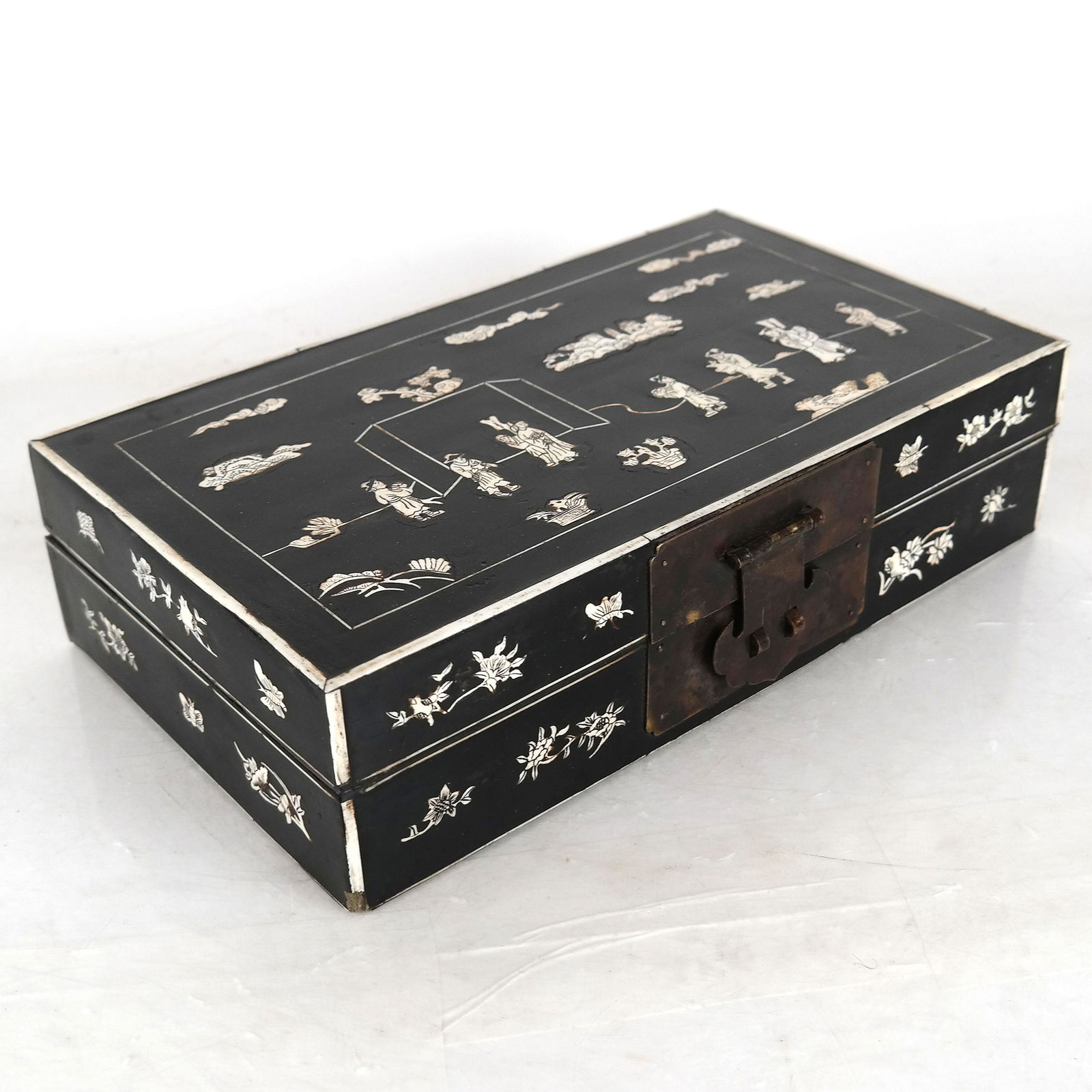 Chinese Lacquer & Inlaid Table Box: Chinese black lacquer and bone inlaid table box. Provenance: From the Upper East Side estate of a prominent NYC interior decorator. [3 1/2" H x 13 3/4" W x 7 3/4" D].