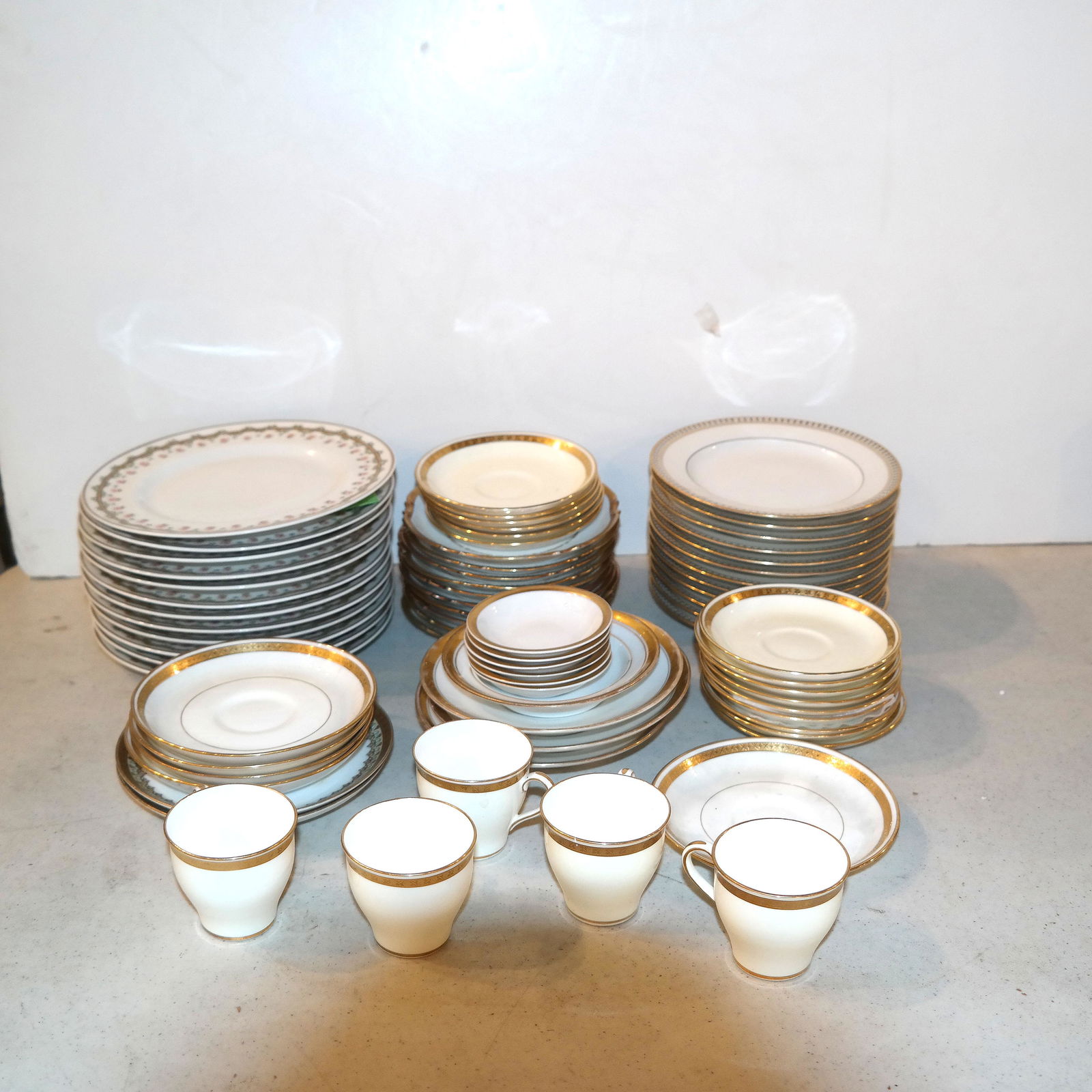 Group of Mixed Dinnerware (1 of 17)