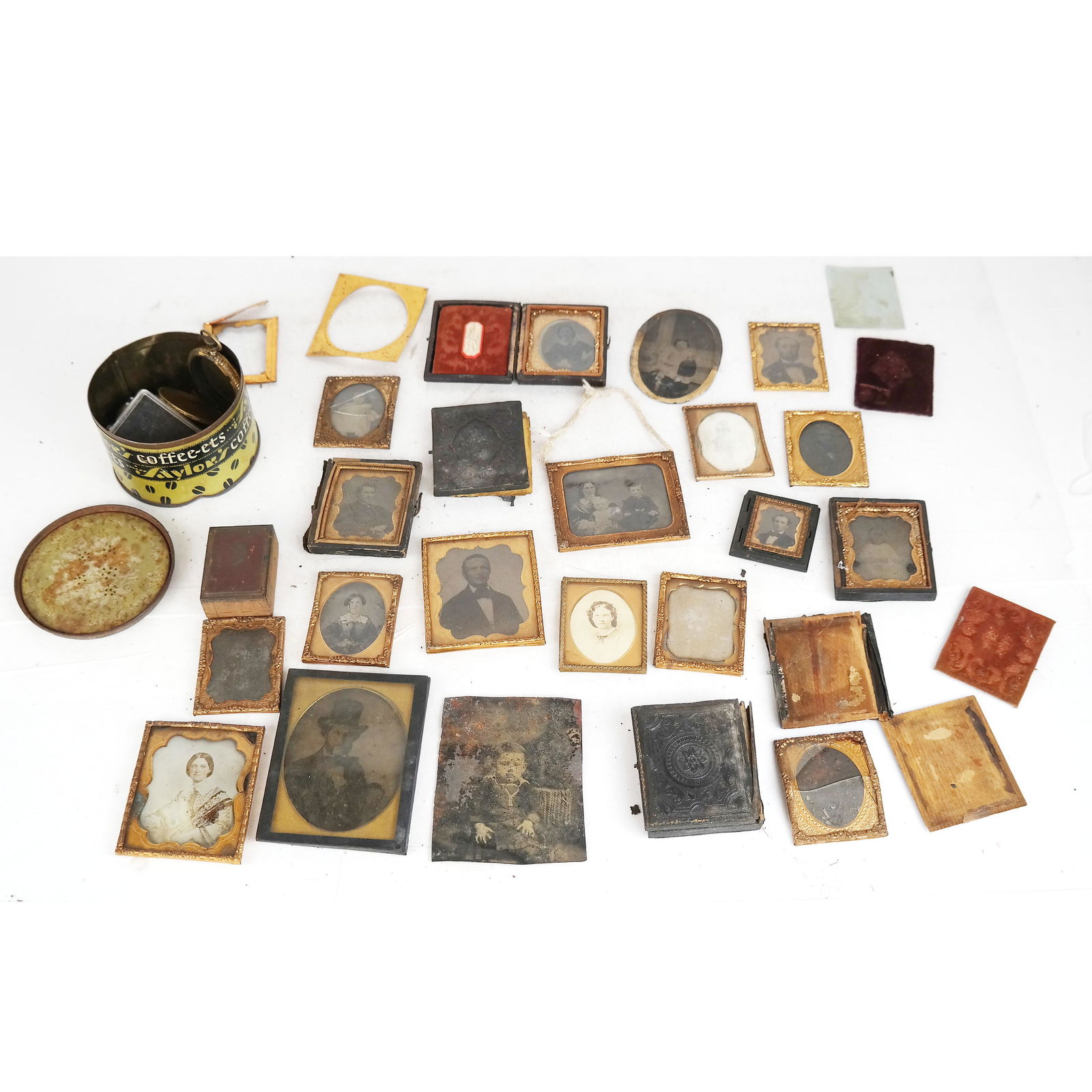 Lot of 19 Daguerreotypes, Pocket Watches, Others (1 of 14)