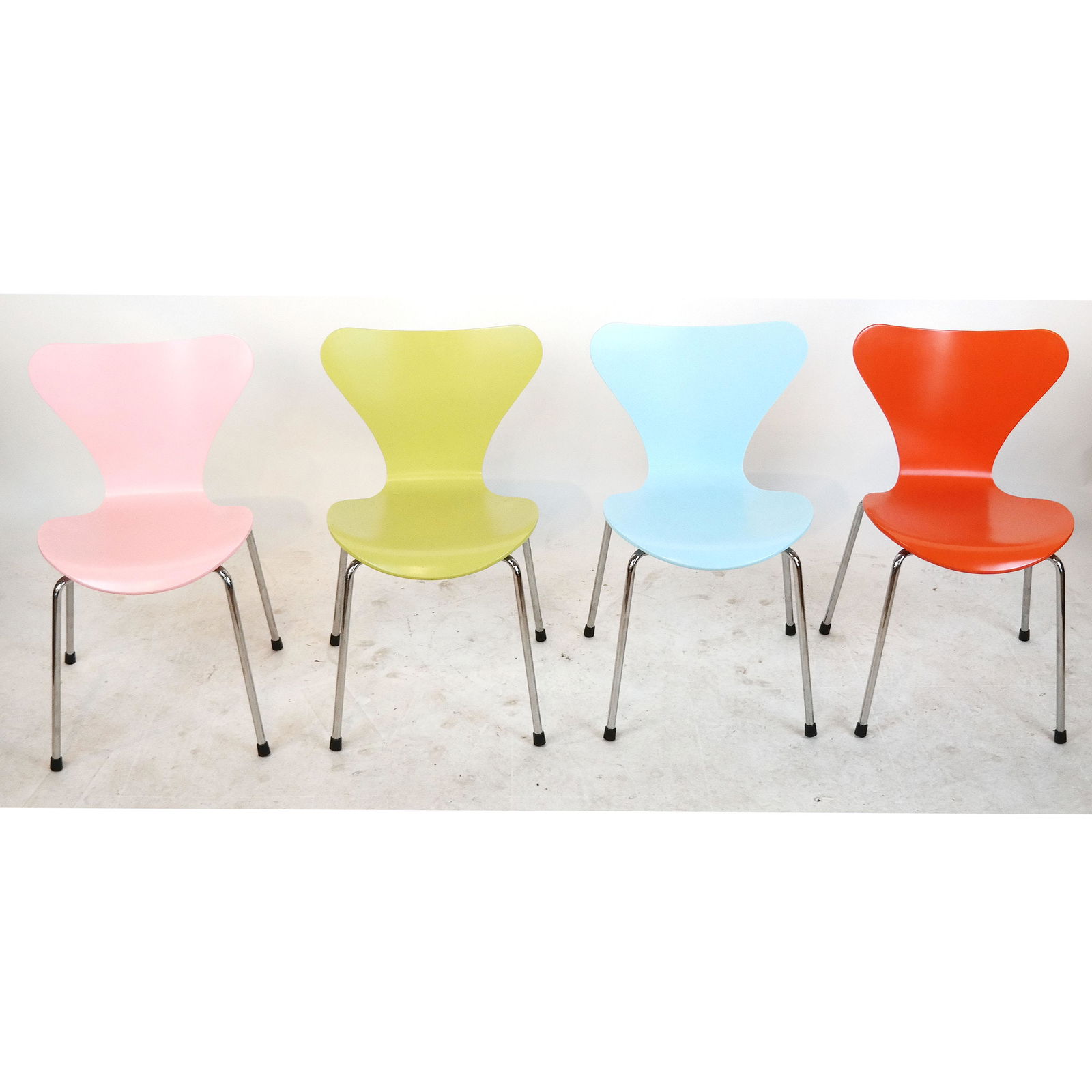 Four Arne Jacobsen for Fritz Hansen Child's Chairs (1 of 8)
