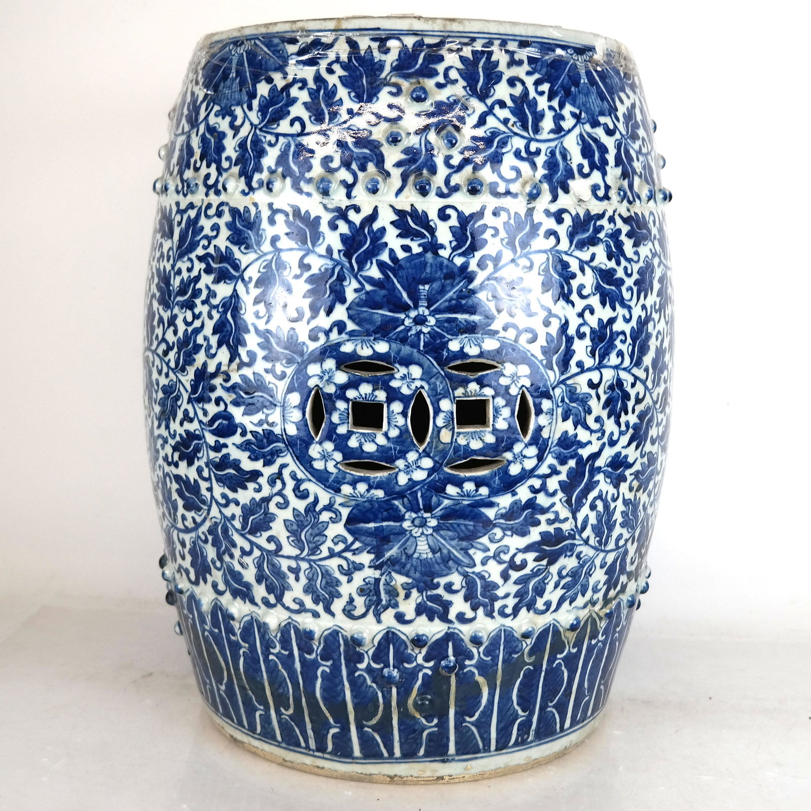 Chinese Blue and White Garden Seat: Chinese blue and white garden seat. [19" H x 15" W]. As-is top.