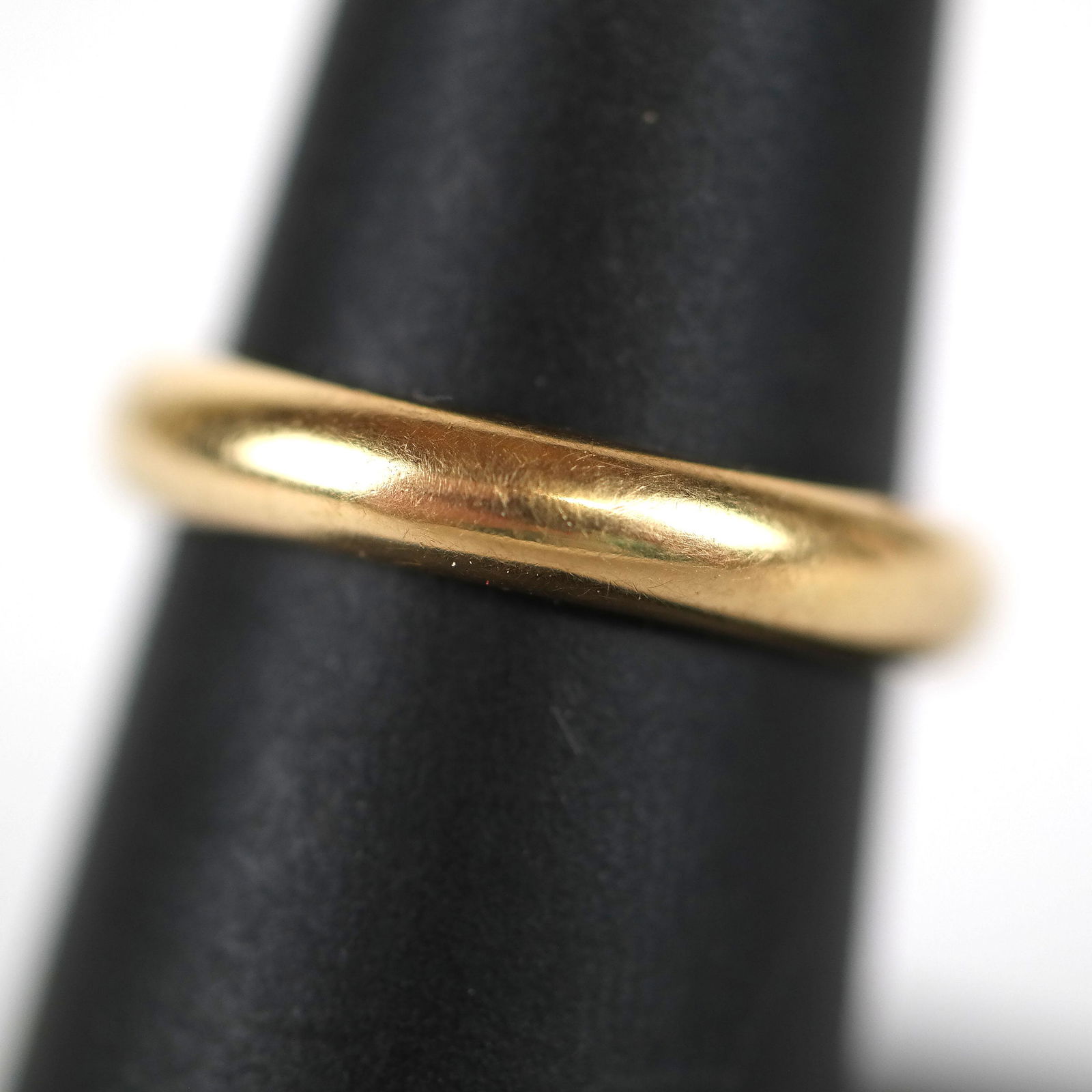 18K Gold Wedding Band (1 of 8)