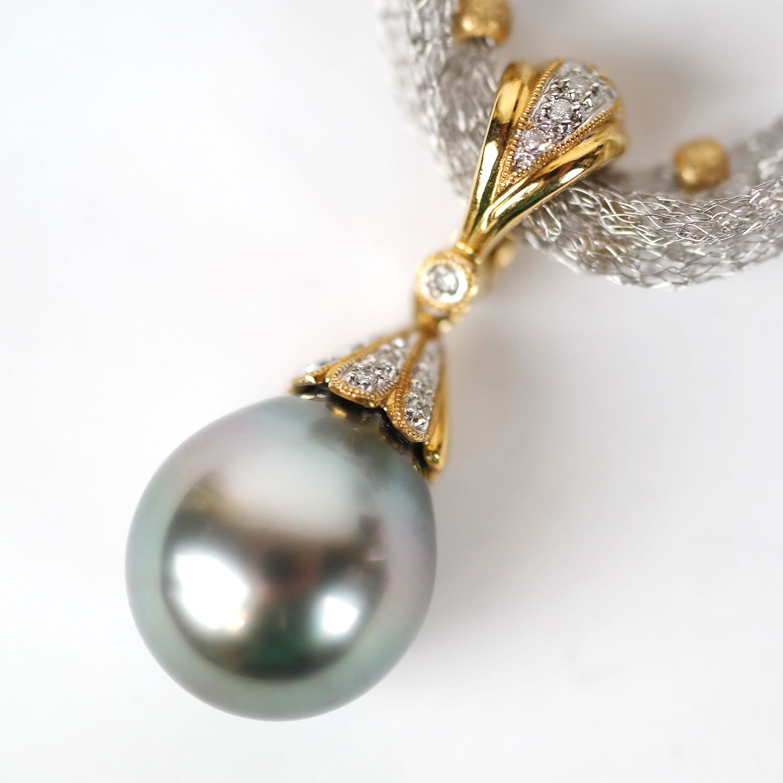 Italian 18K Mesh & Black Pearl Pendant (1 of 12)