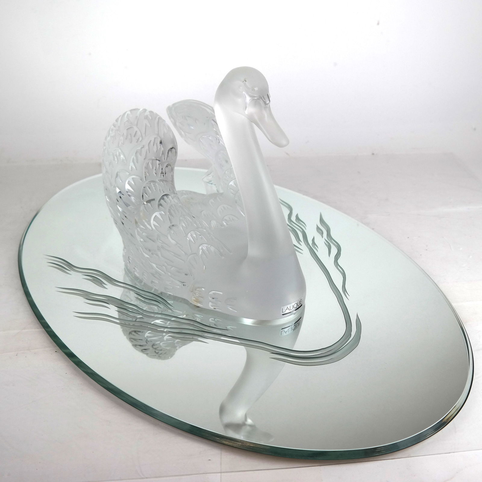 Lalique Crystal Swan on Mirror Plateau (1 of 17)