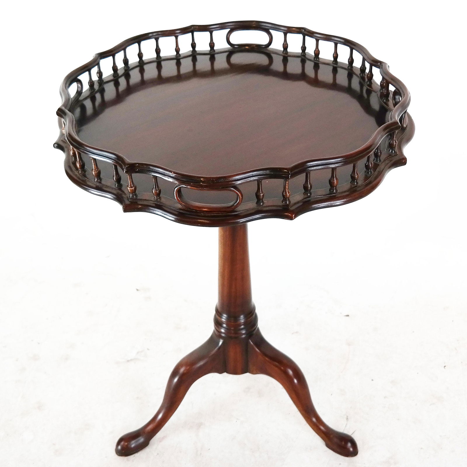 Georgian-Style Mahogany Table (1 of 8)