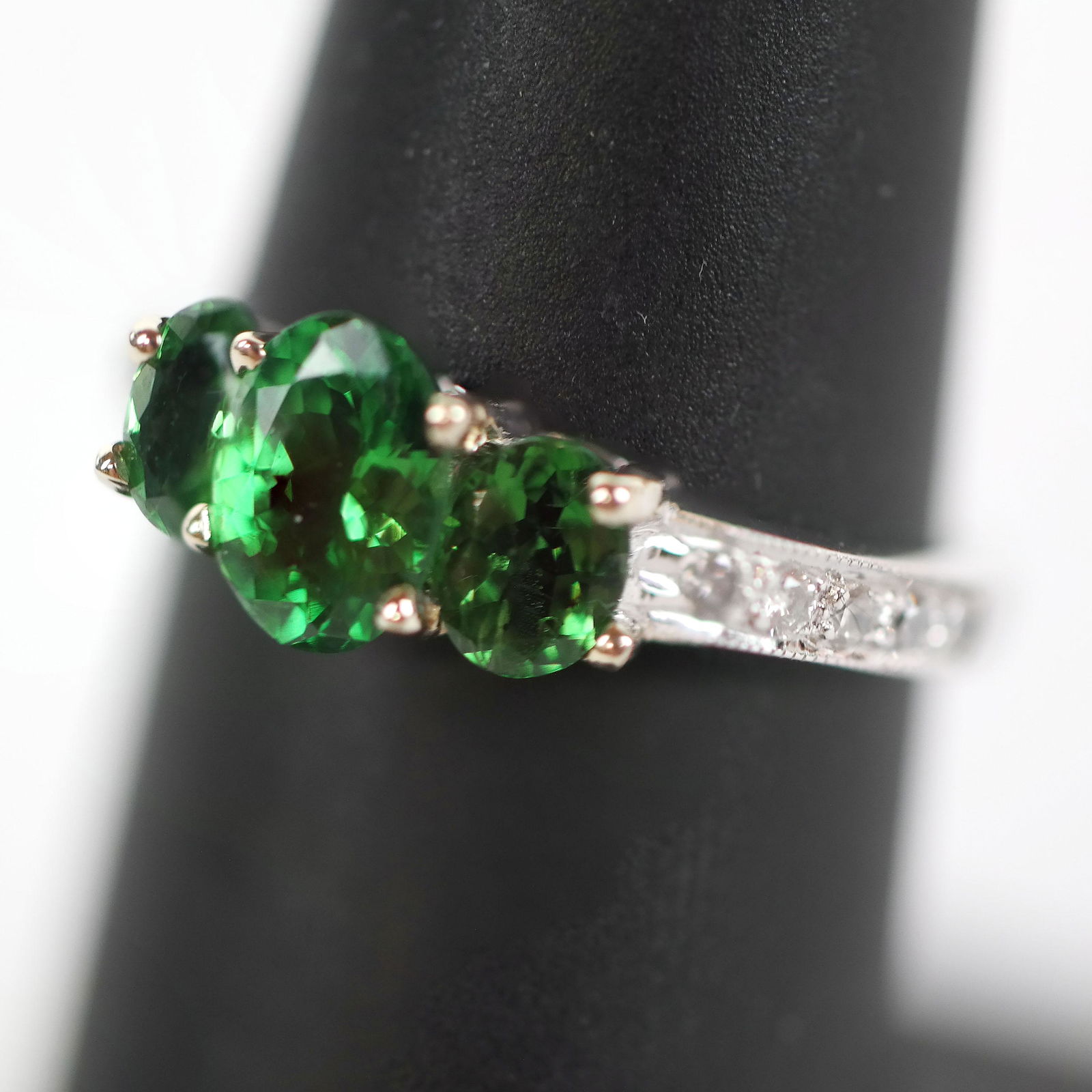 Cirari Green Tsavorite & Diamond Ring (1 of 8)