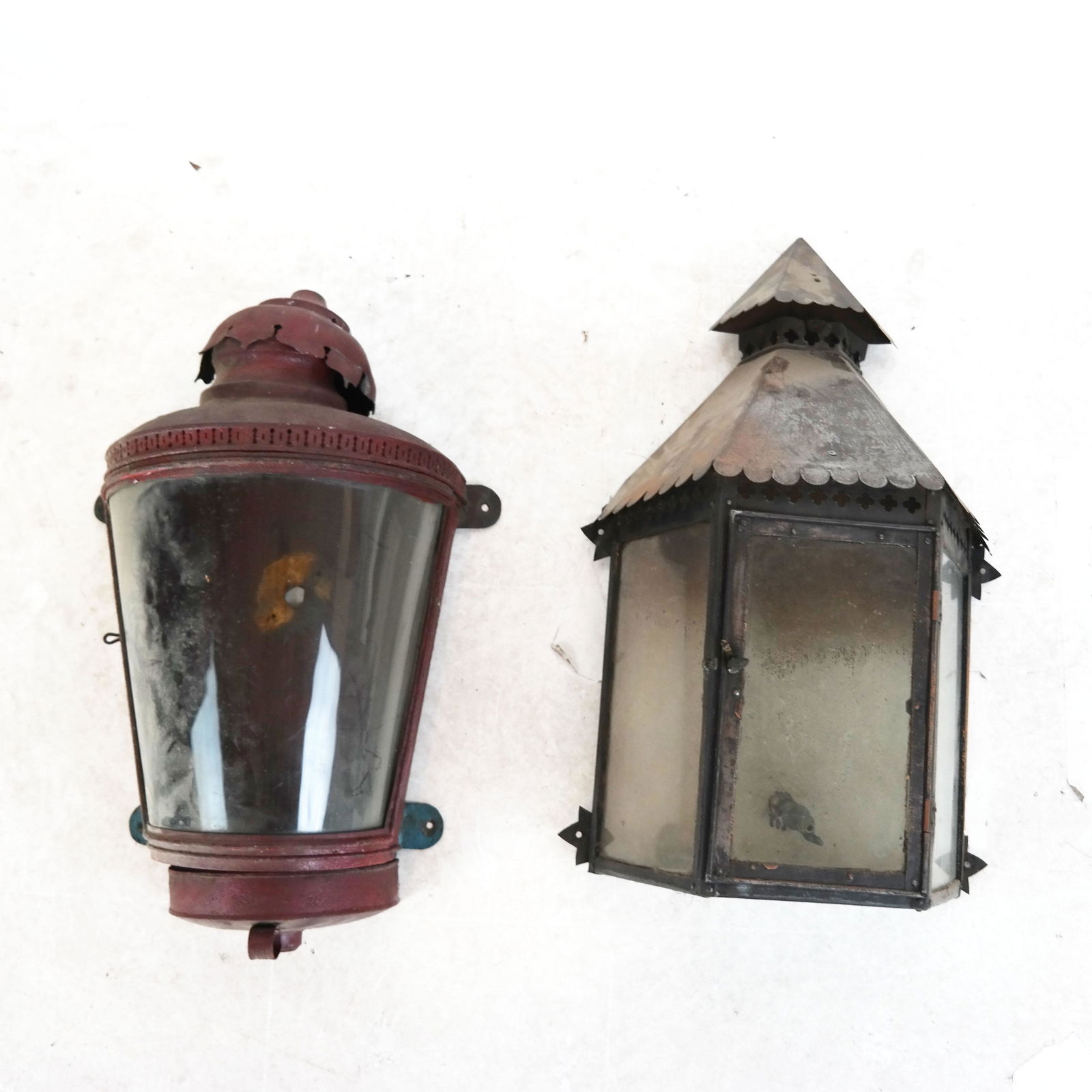 Two Antique Coach-Style Lanterns (1 of 9)