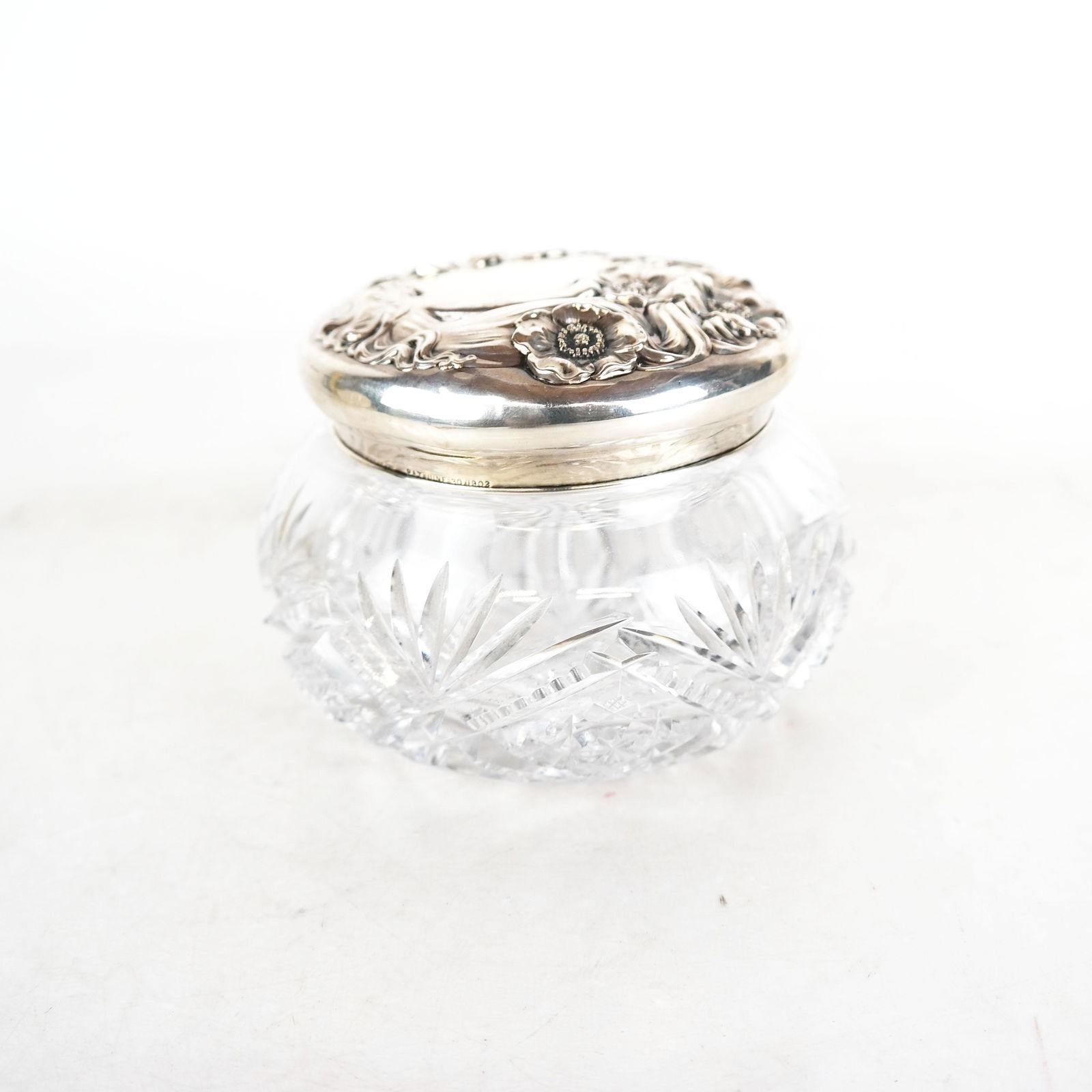 Art Nouveau Sterling Silver Dresser Box (1 of 6)