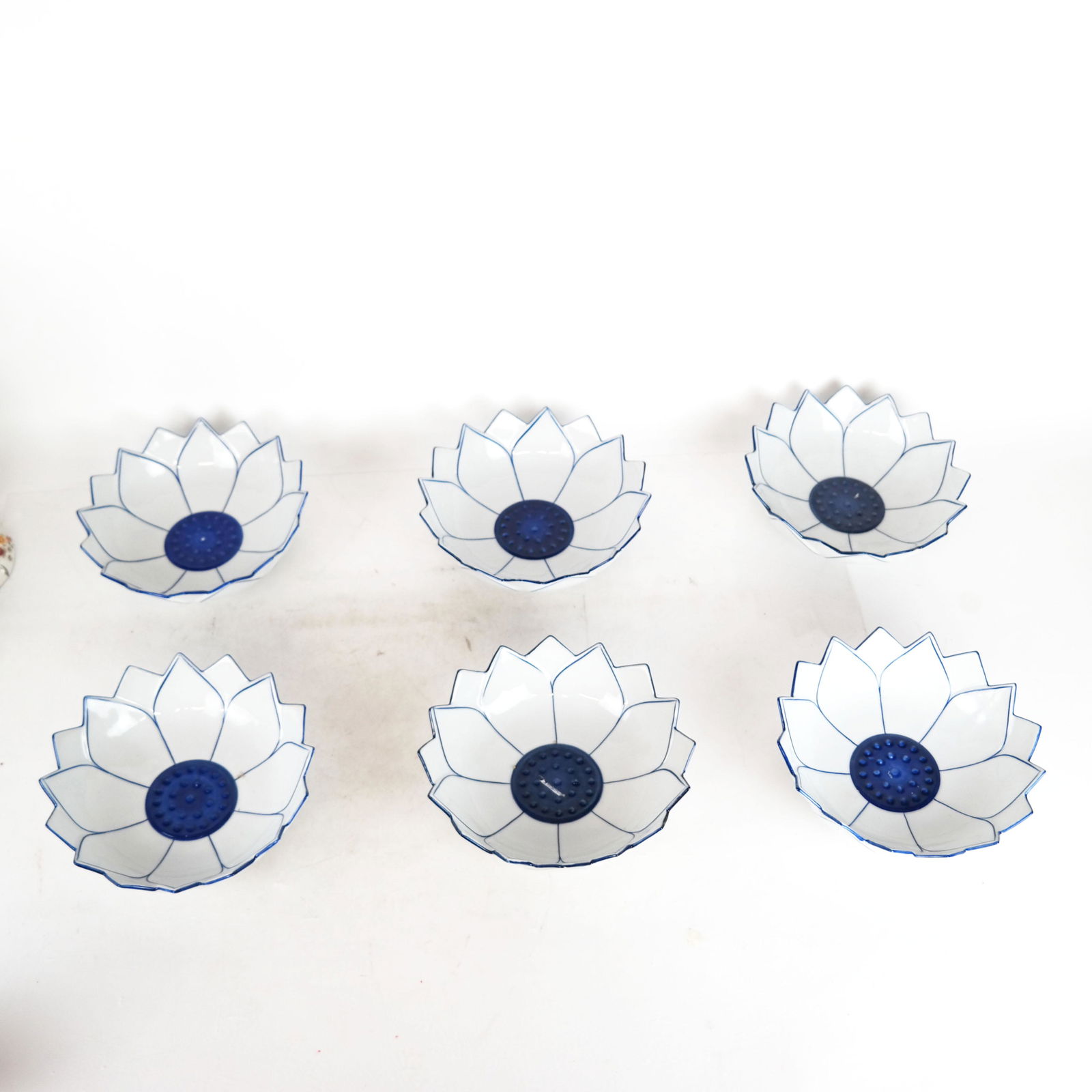 Set of 6 Thai Porcelain Rice Bowls: Set of 6 porcelain rice bowls, with scalloped edges, made in Thailand. Provenance: From the Upper East Side estate of a prominent NYC interior decorator. [2 1/2" H x 7 3/4" Diam.]. In good condition;